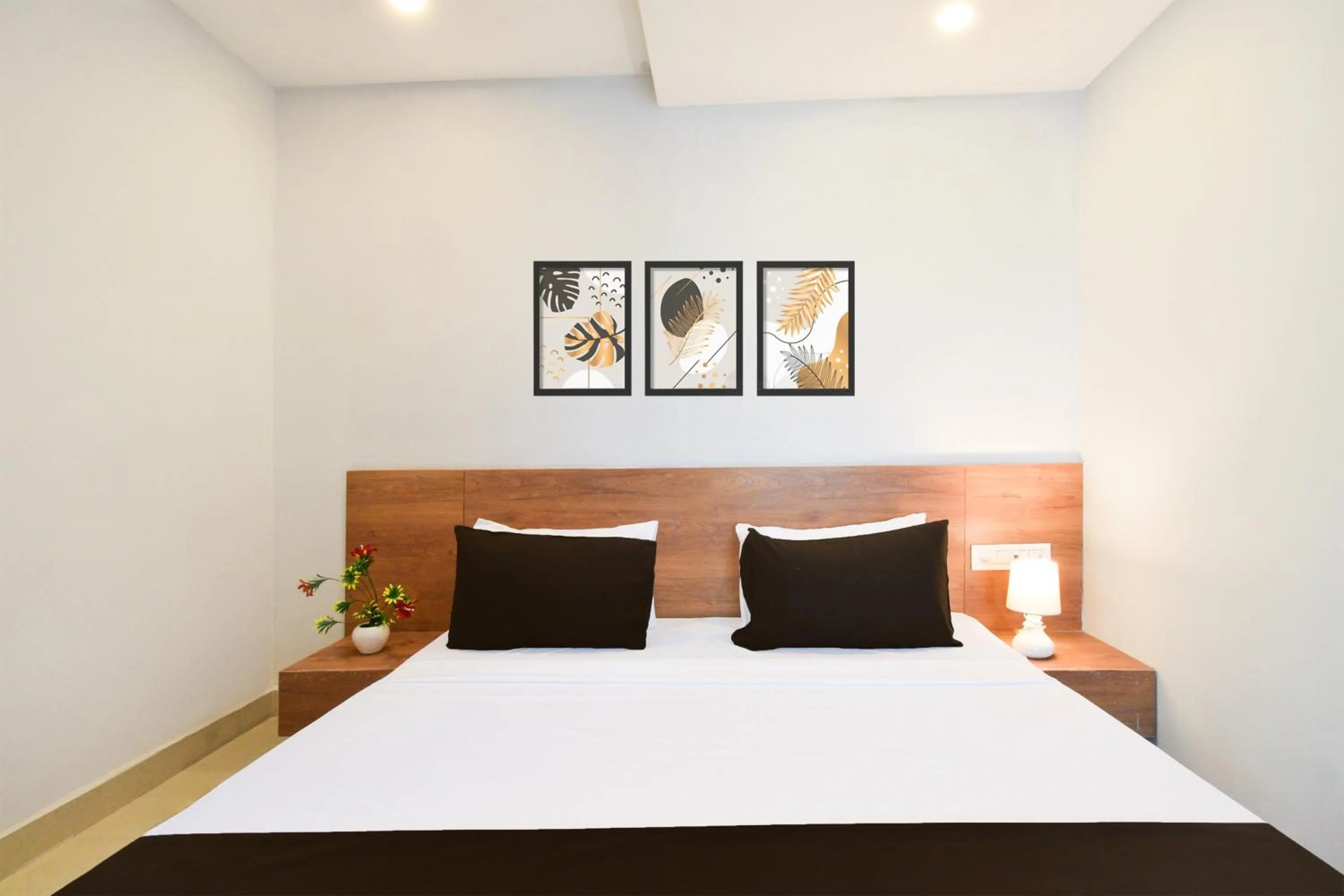 Bedroom, Bed in Hotel O Vaishnavi Residency