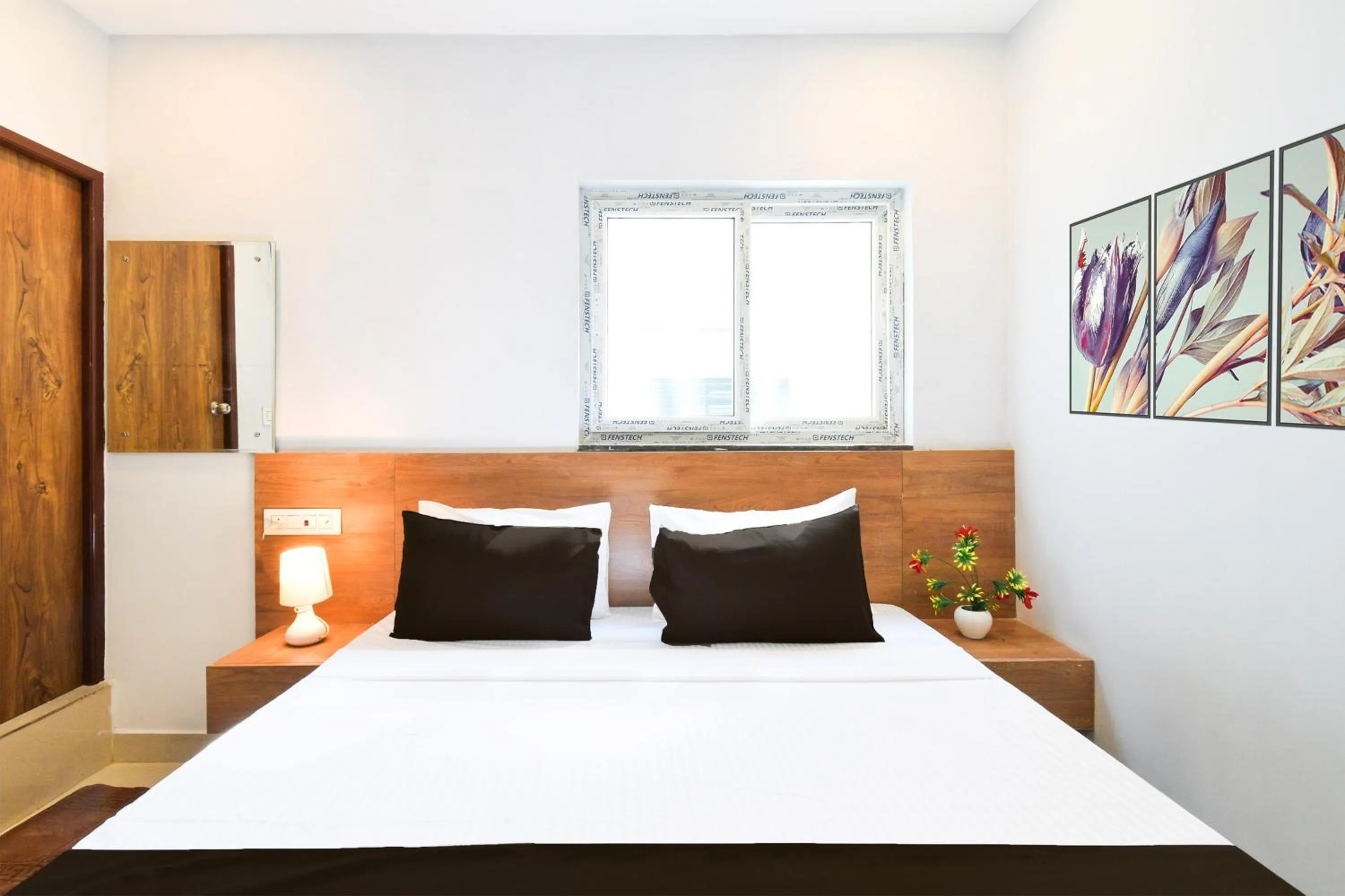Bedroom, Bed in Hotel O Vaishnavi Residency