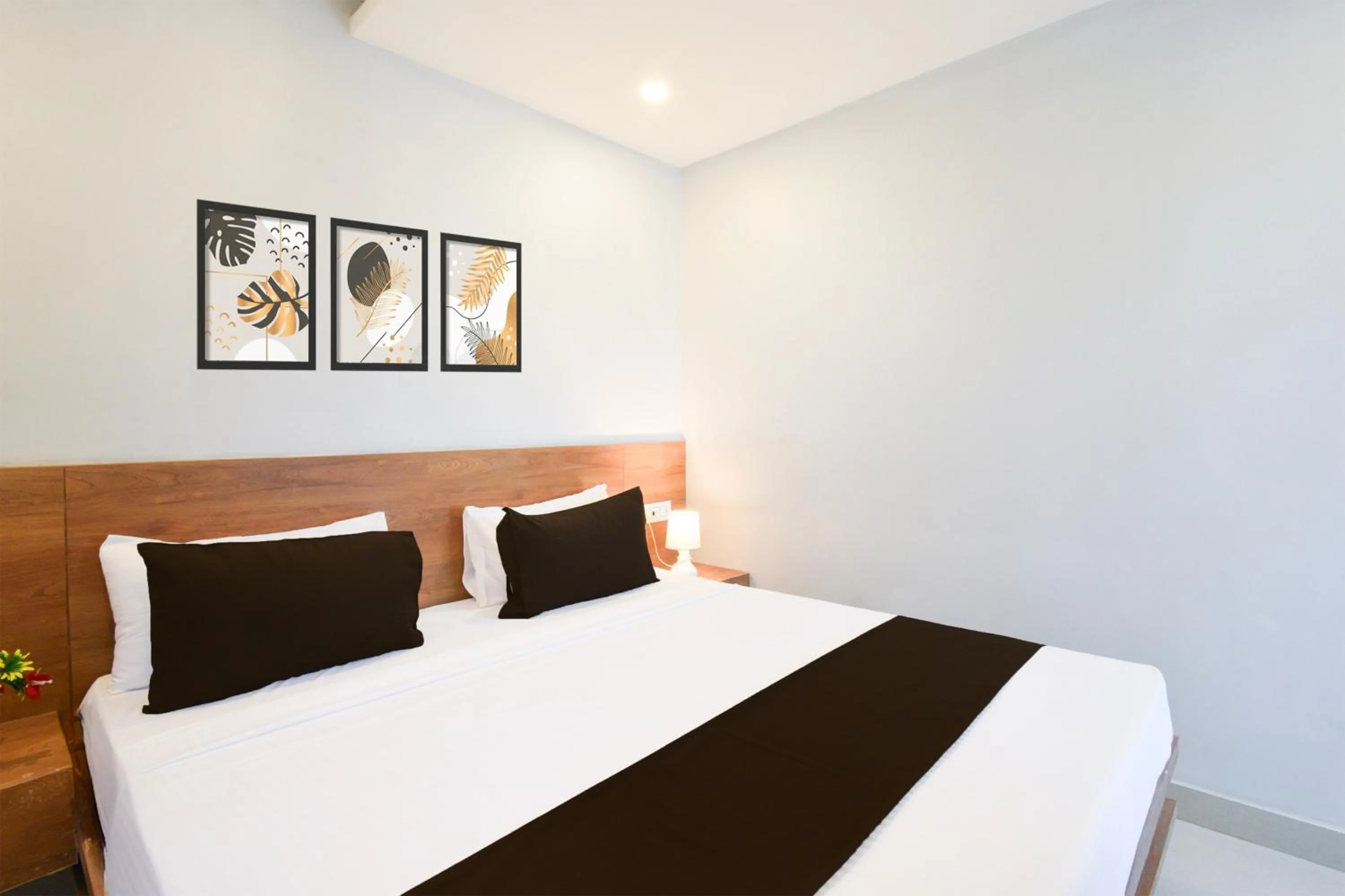 Bedroom, Bed in Hotel O Vaishnavi Residency