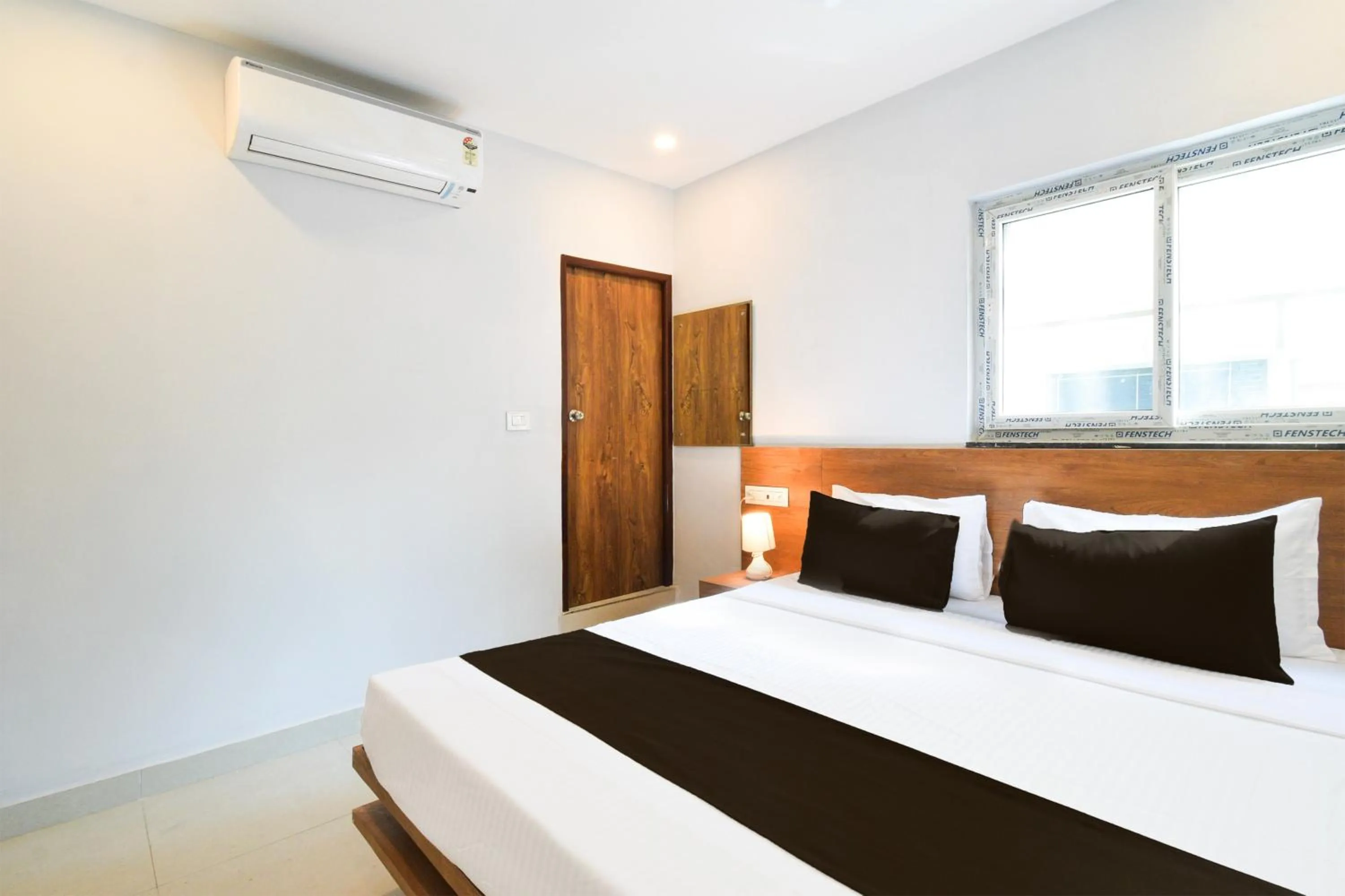 Bedroom, Bed in Hotel O Vaishnavi Residency