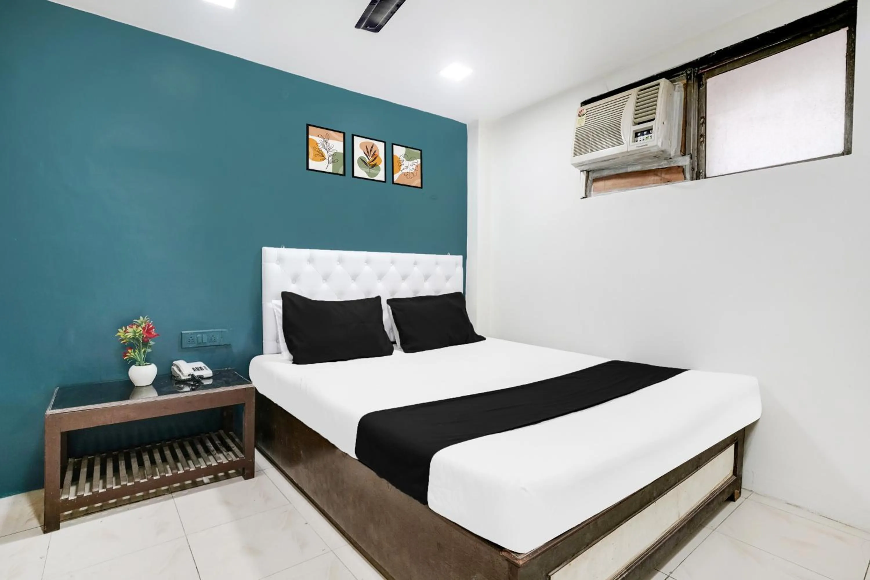 Bedroom, Bed in Hotel O Om Sai Palace