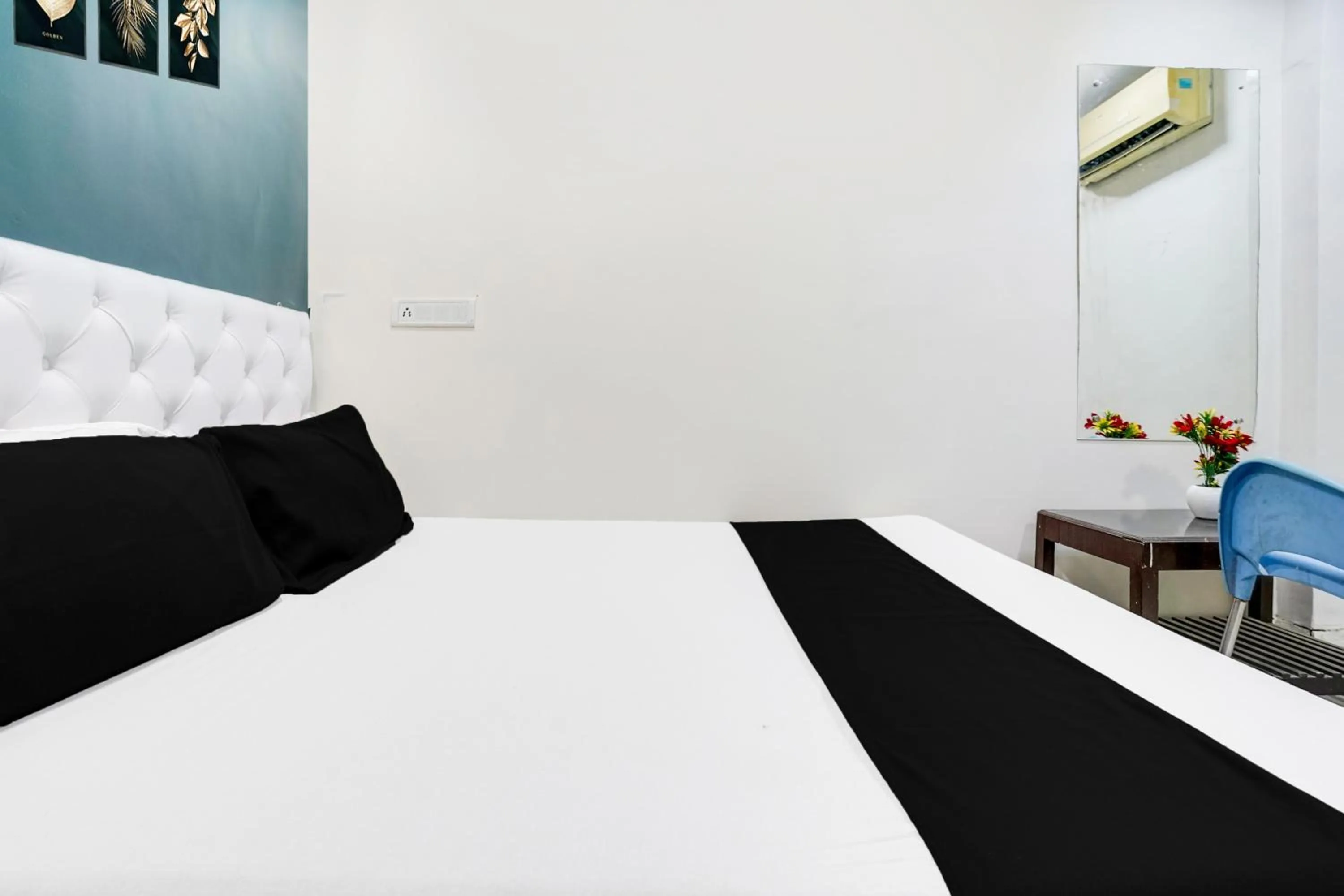 Bedroom, Bed in Hotel O Om Sai Palace