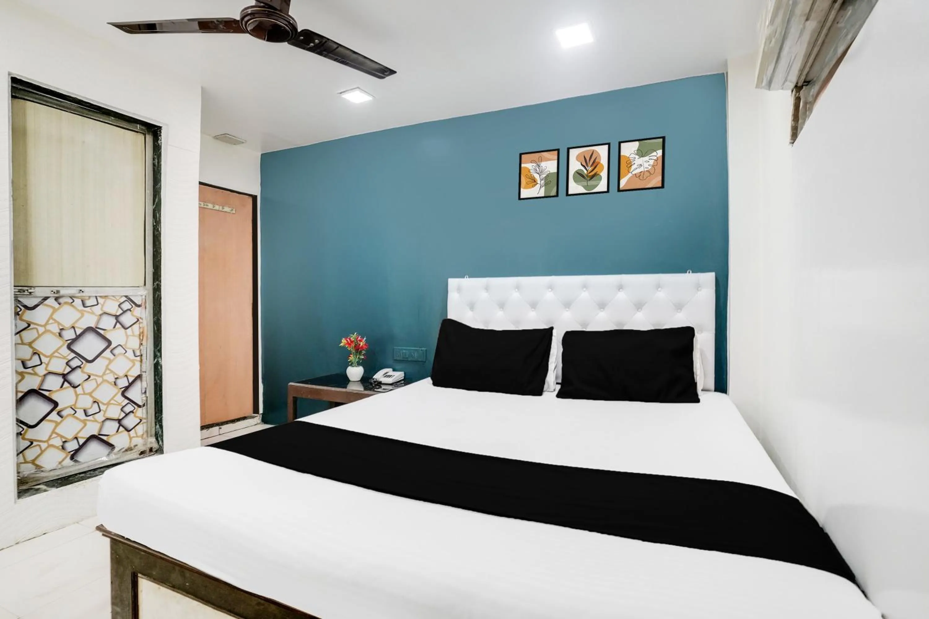 Bedroom, Bed in Hotel O Om Sai Palace