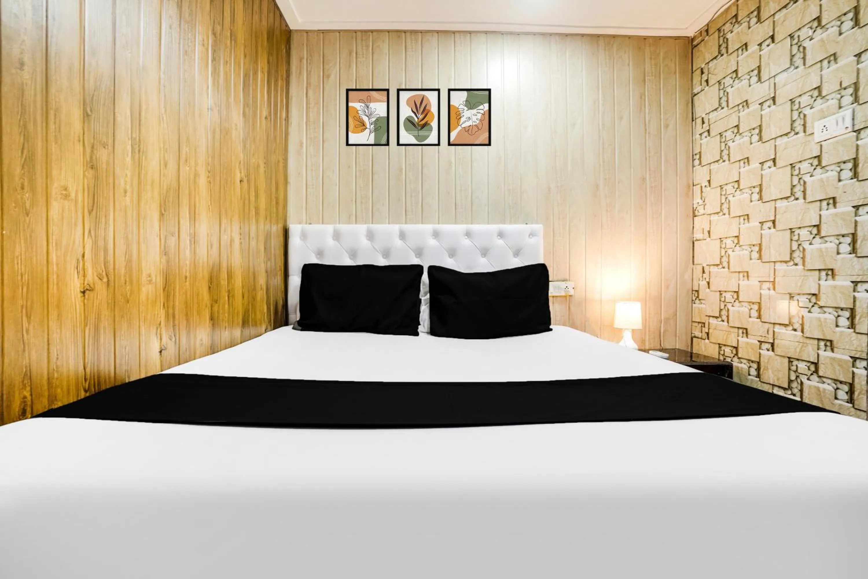 Bedroom, Bed in Hotel O Om Sai Palace