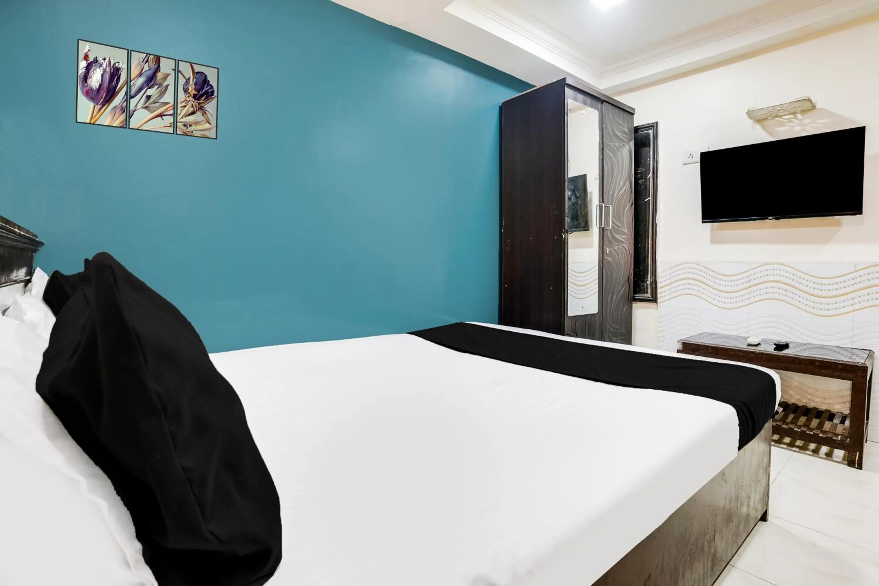 Bedroom, Bed in Hotel O Om Sai Palace