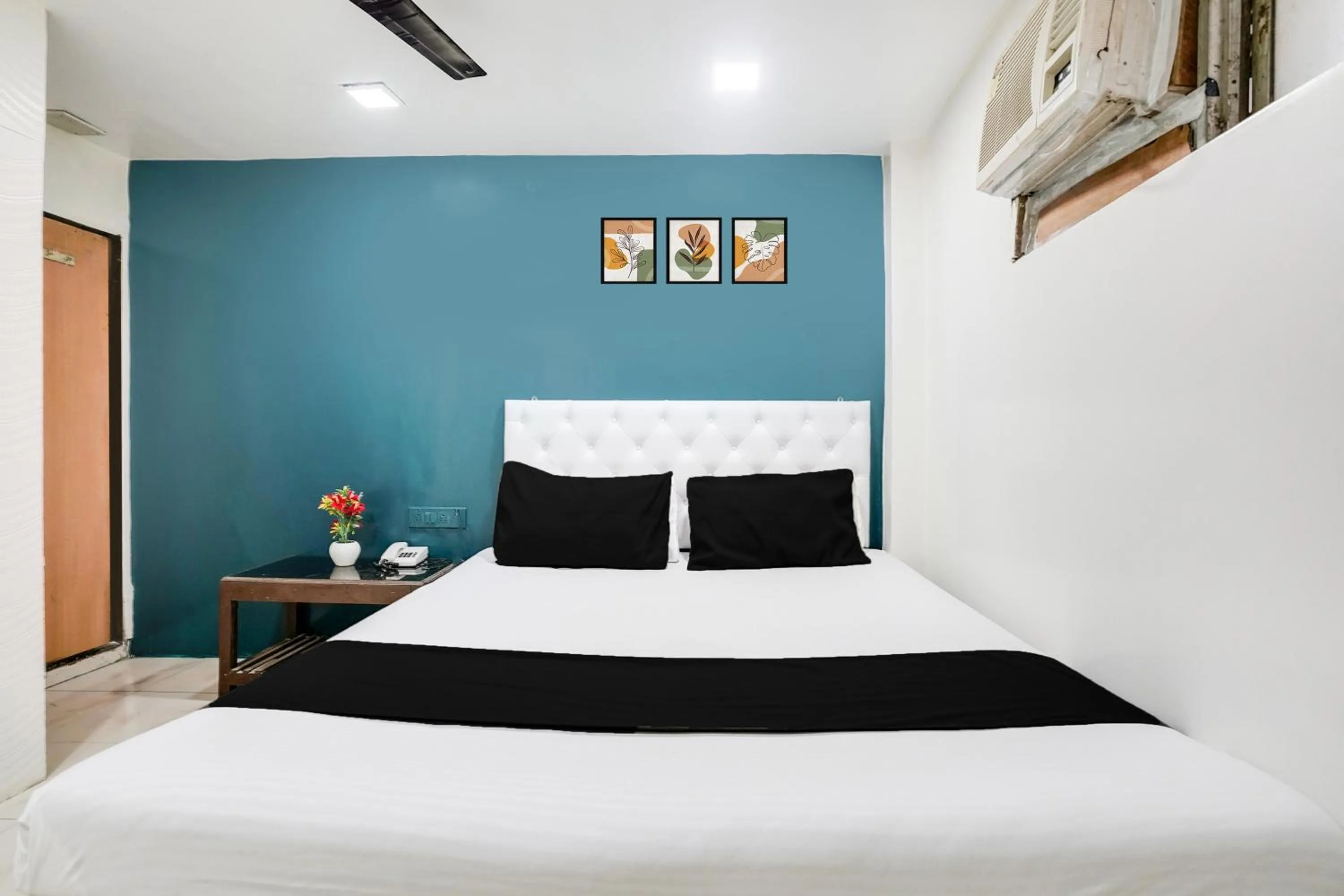 Bedroom, Bed in Hotel O Om Sai Palace