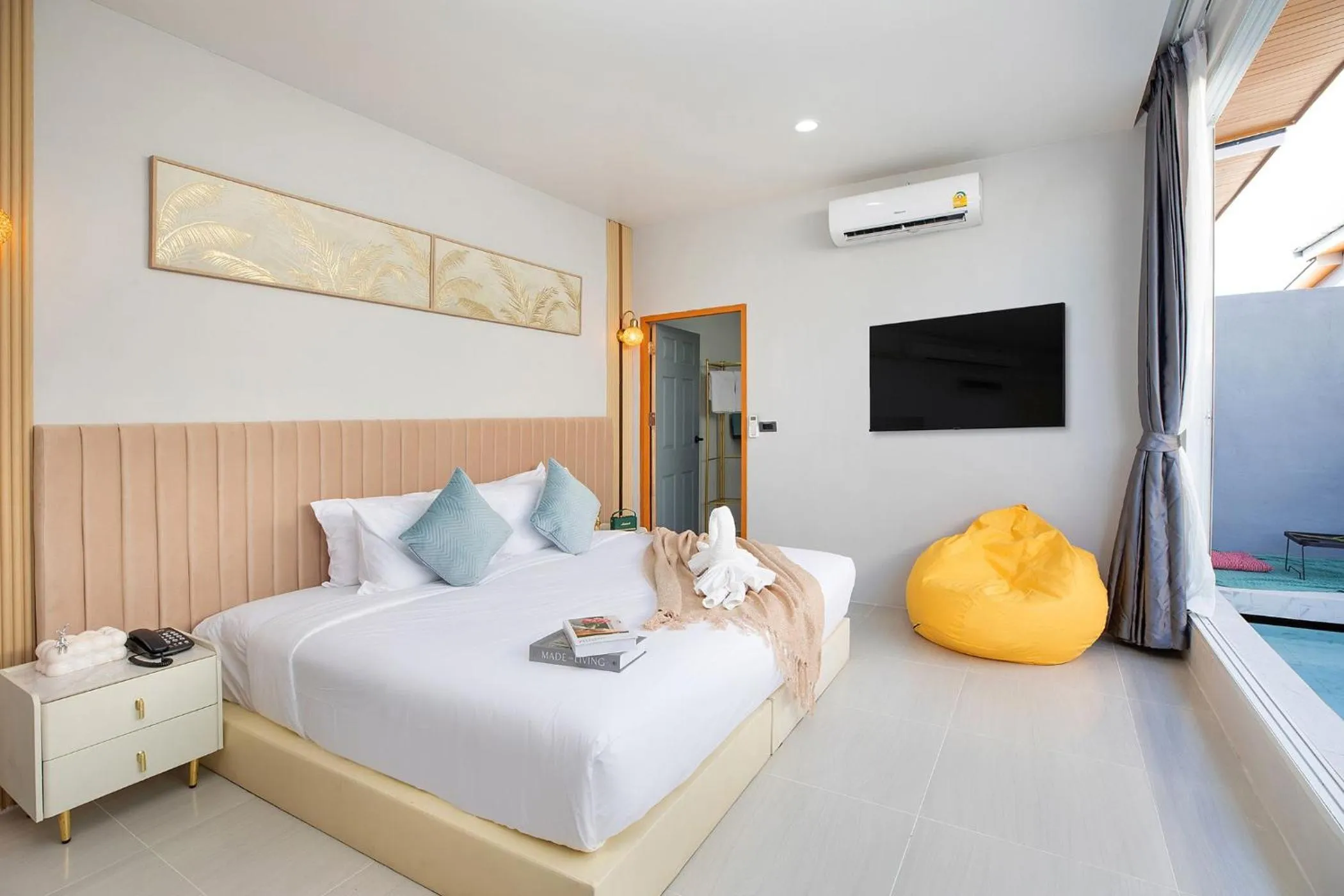 Bed in Best Time Pool Suites