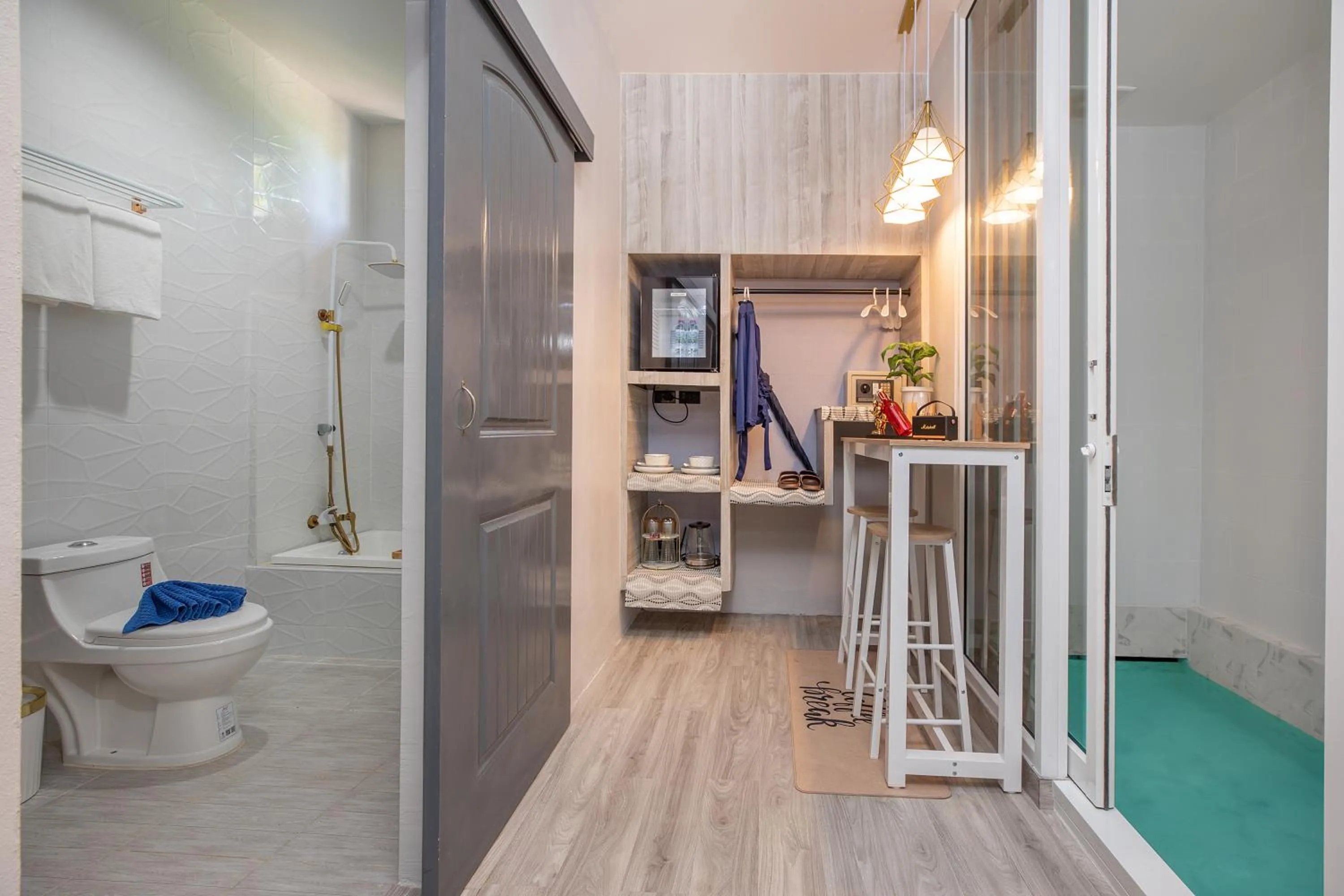 Bathroom in Best Time Pool Suites