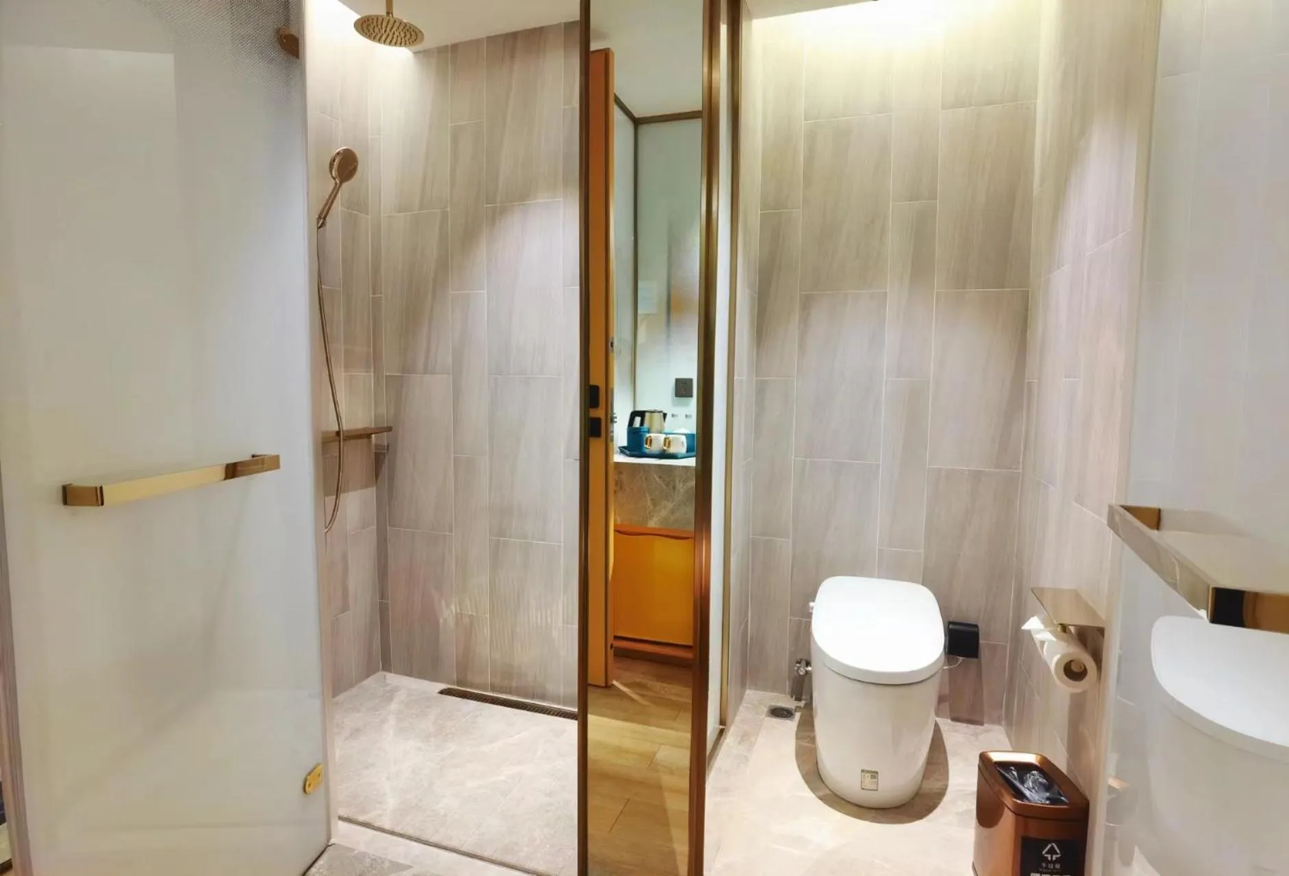 Shower in Manxin Hotel Shanghai Hongqiao Airport International Exhibition Center