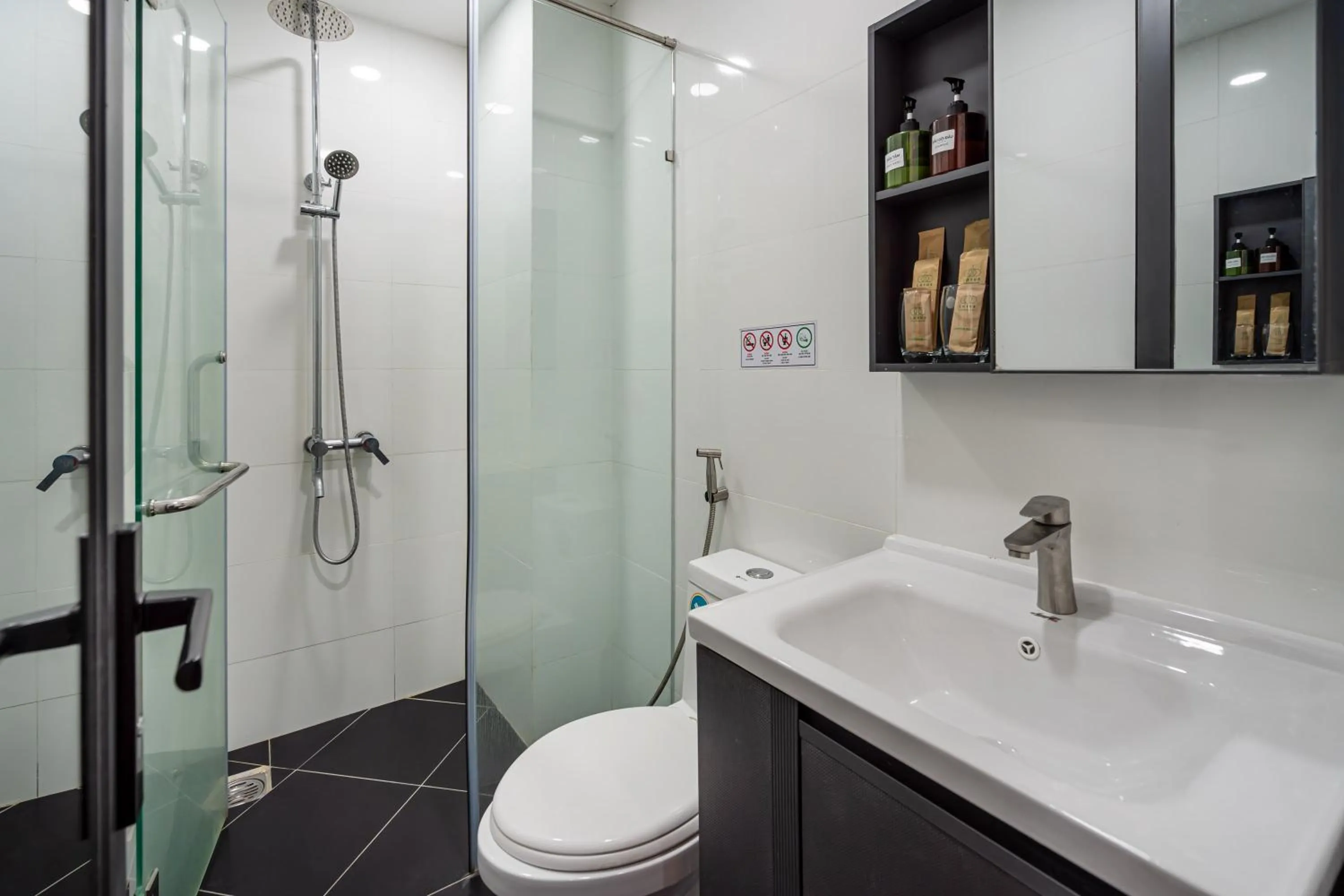 Shower in Lotus Lalala Inn Hotel