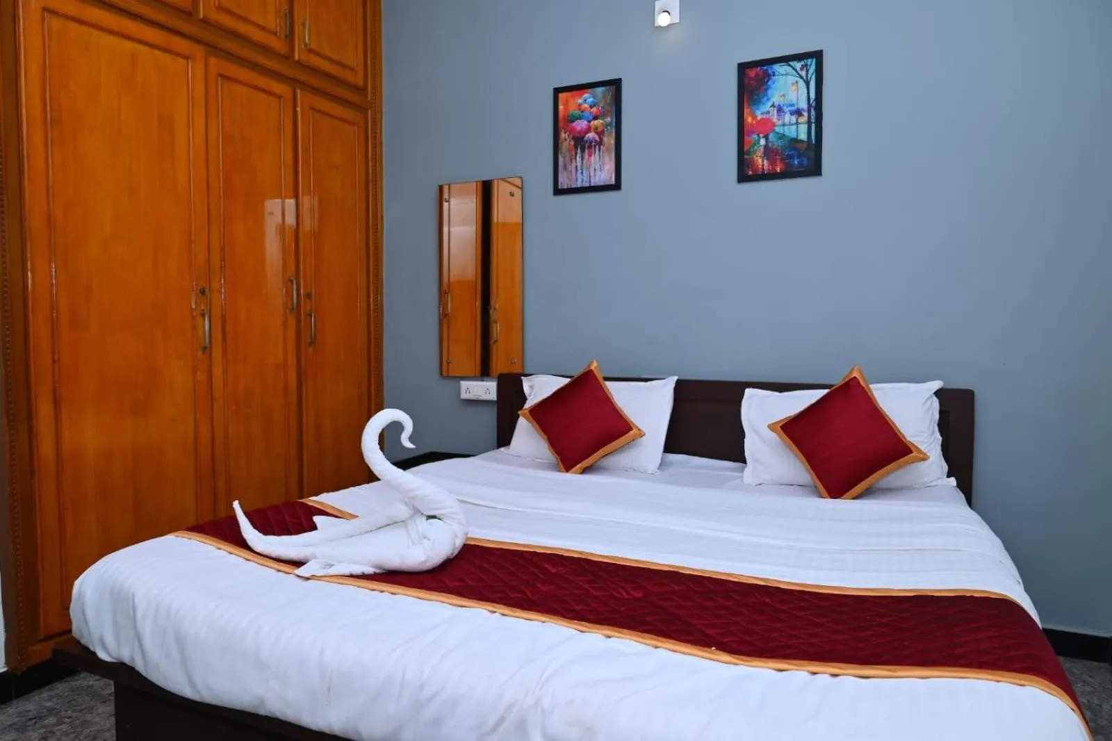 Photo of the whole room, Bed in Prakash Residence - White Town