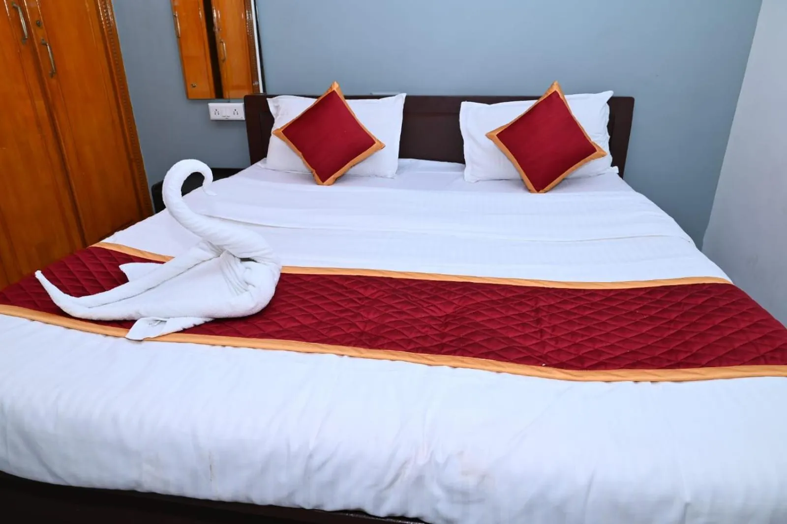 Bedroom, Bed in Prakash Residence - White Town