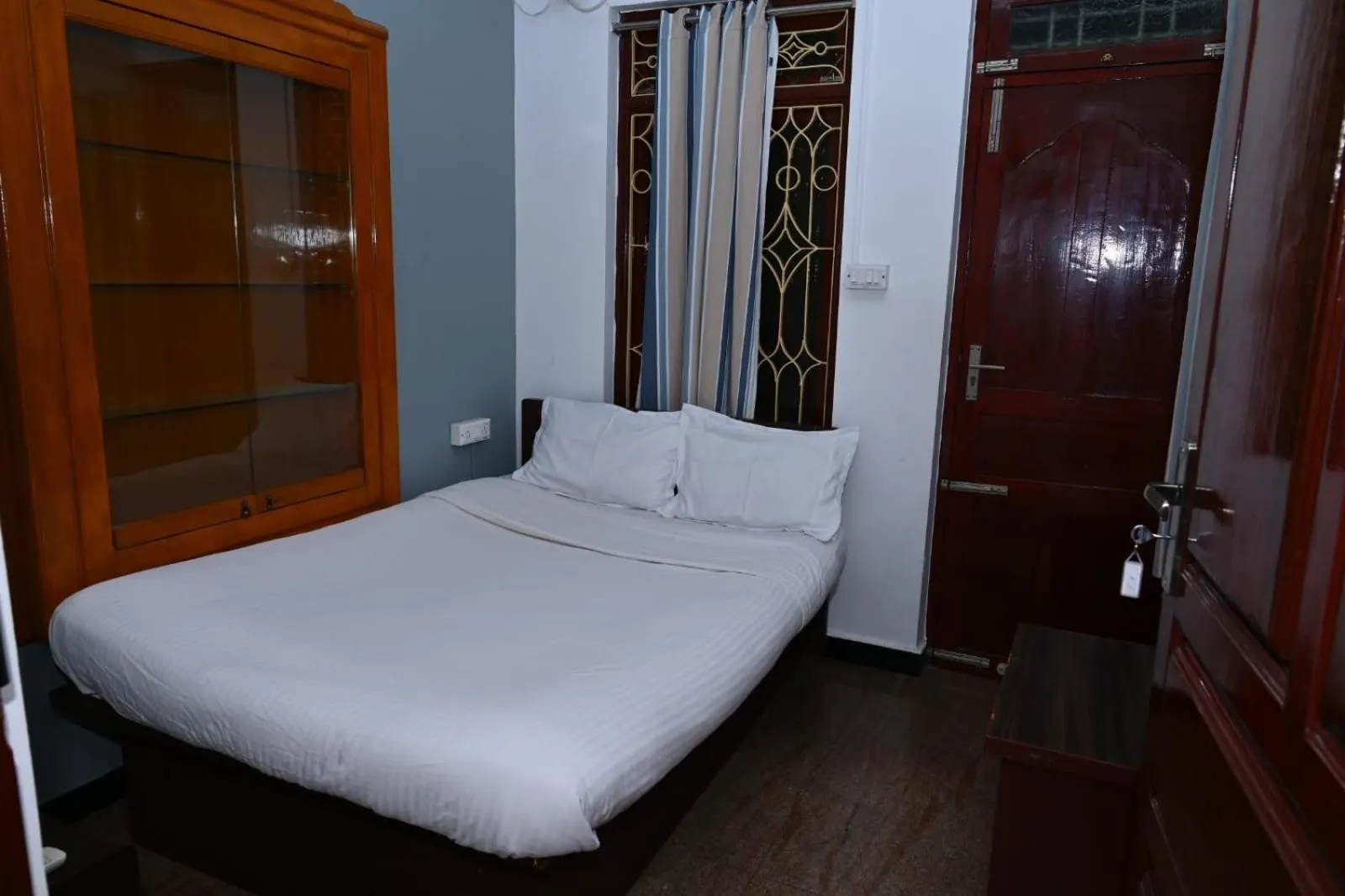 Photo of the whole room, Bed in Prakash Residence - White Town