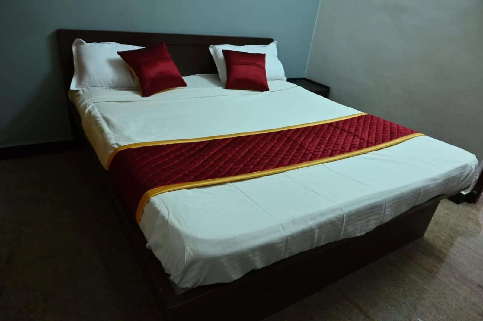 Bedroom, Bed in Prakash Residence - White Town