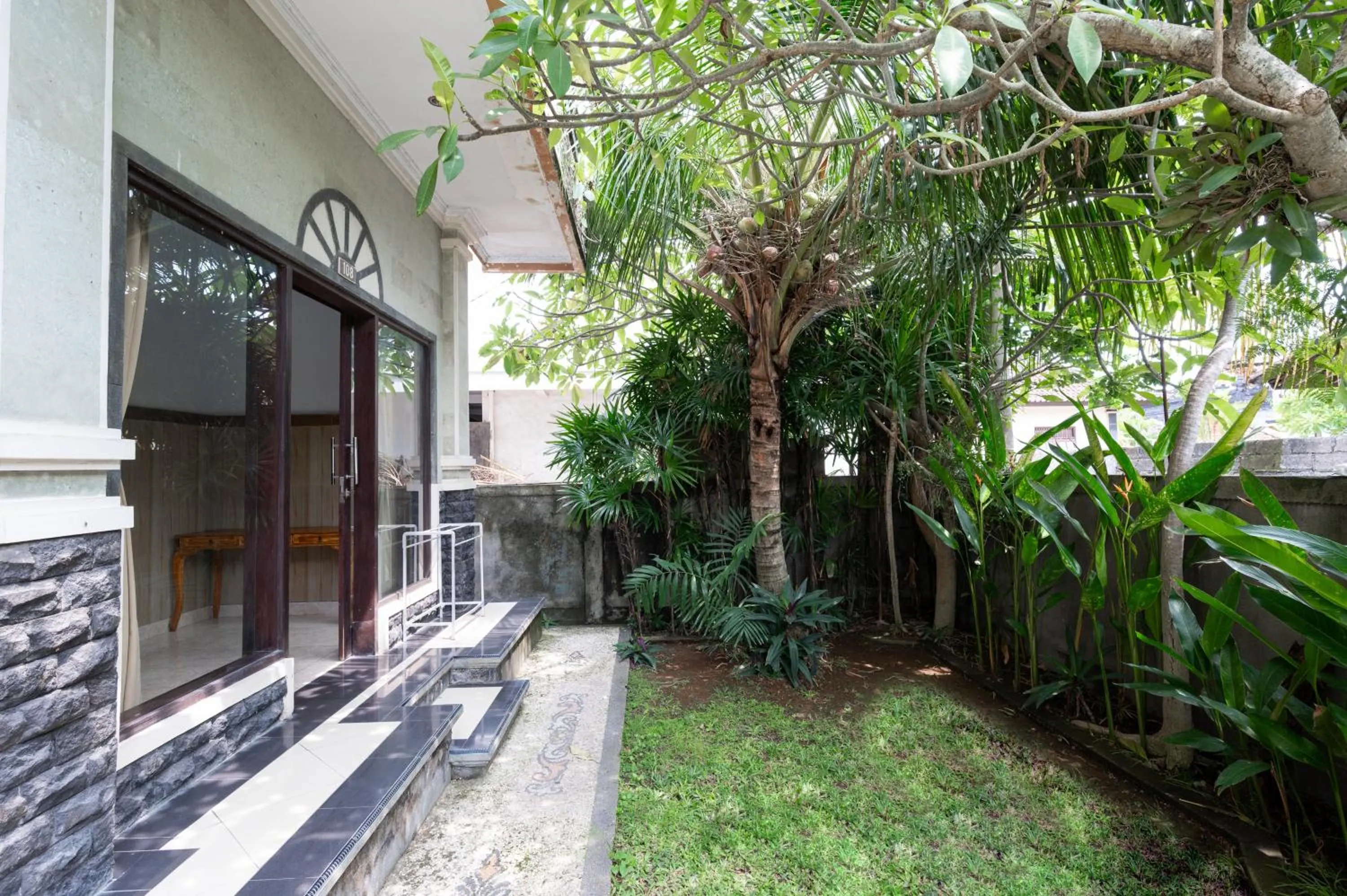 Garden in Agung Homestay Canggu Mitra RedDoorz