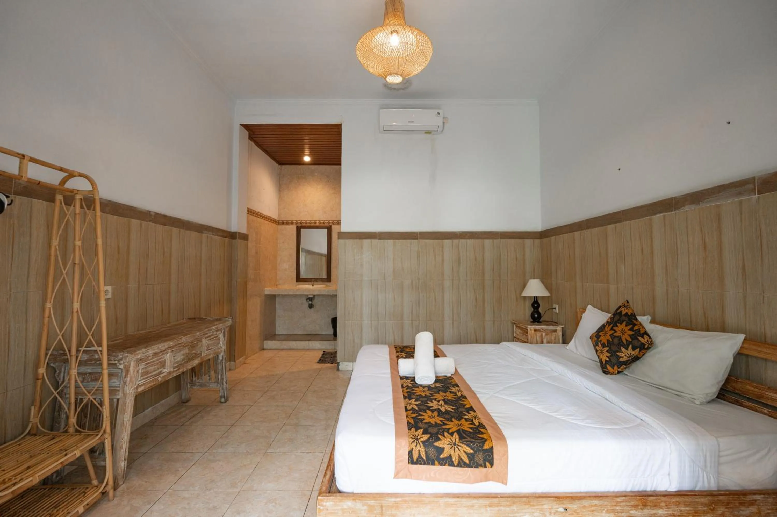 Bedroom, Bed in Agung Homestay Canggu Mitra RedDoorz