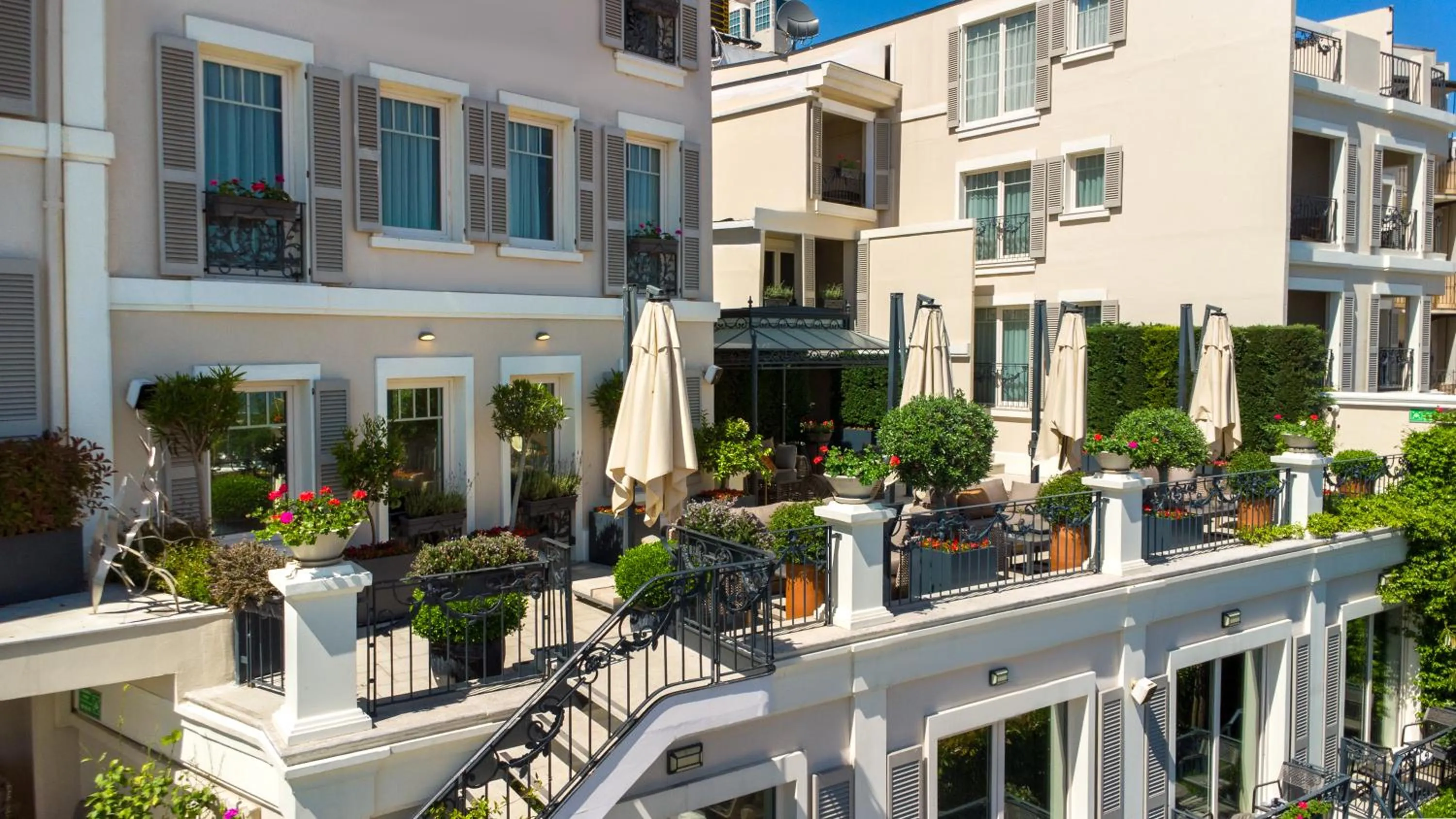 Property building in Me by Mula