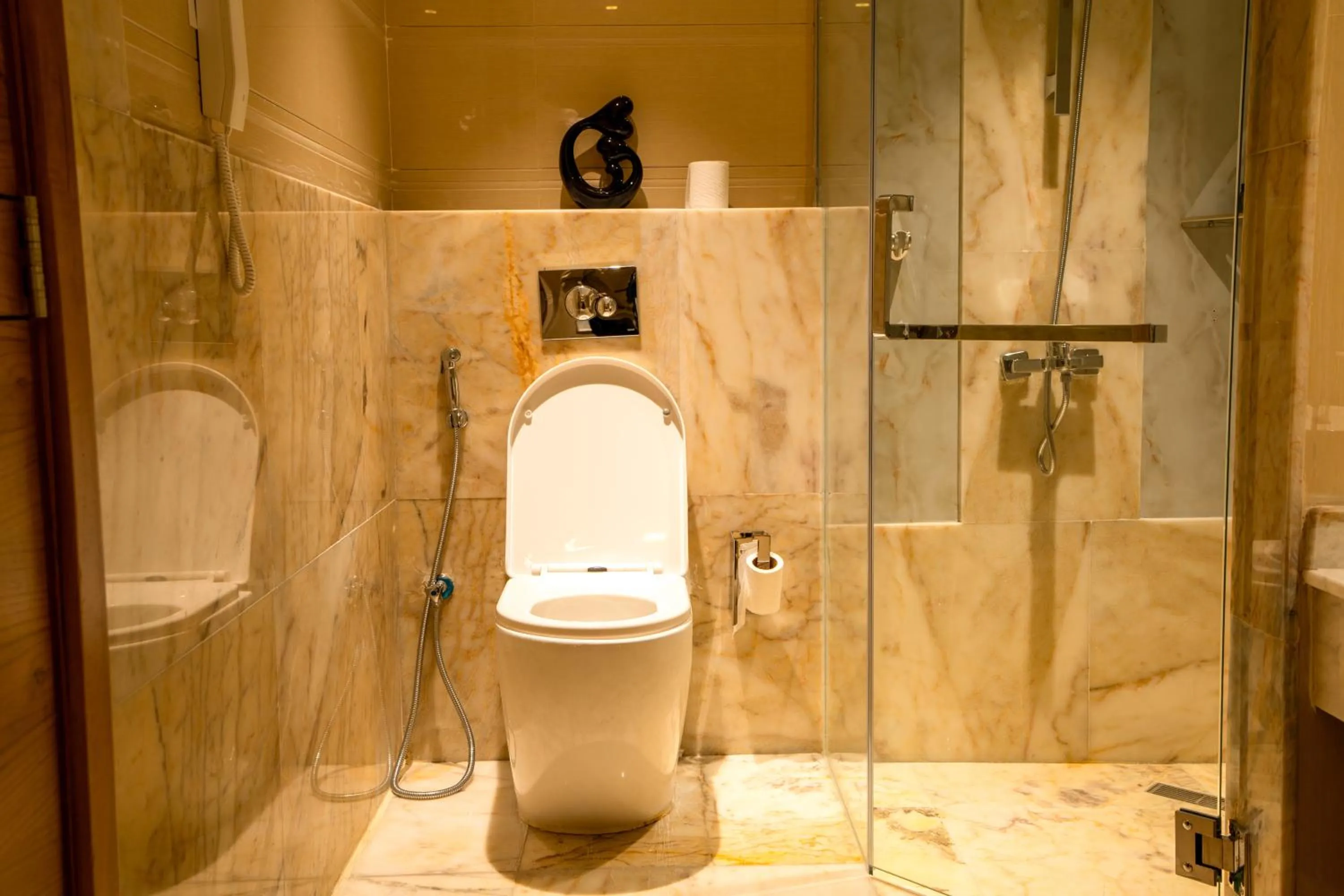 Toilet in La Zona Continental Hotel