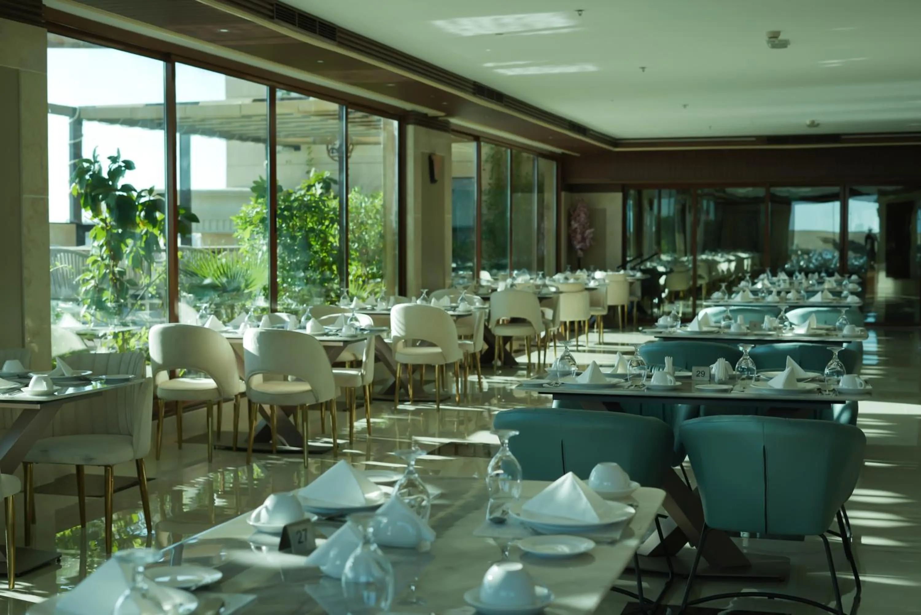 Restaurant/places to eat in La Zona Continental Hotel