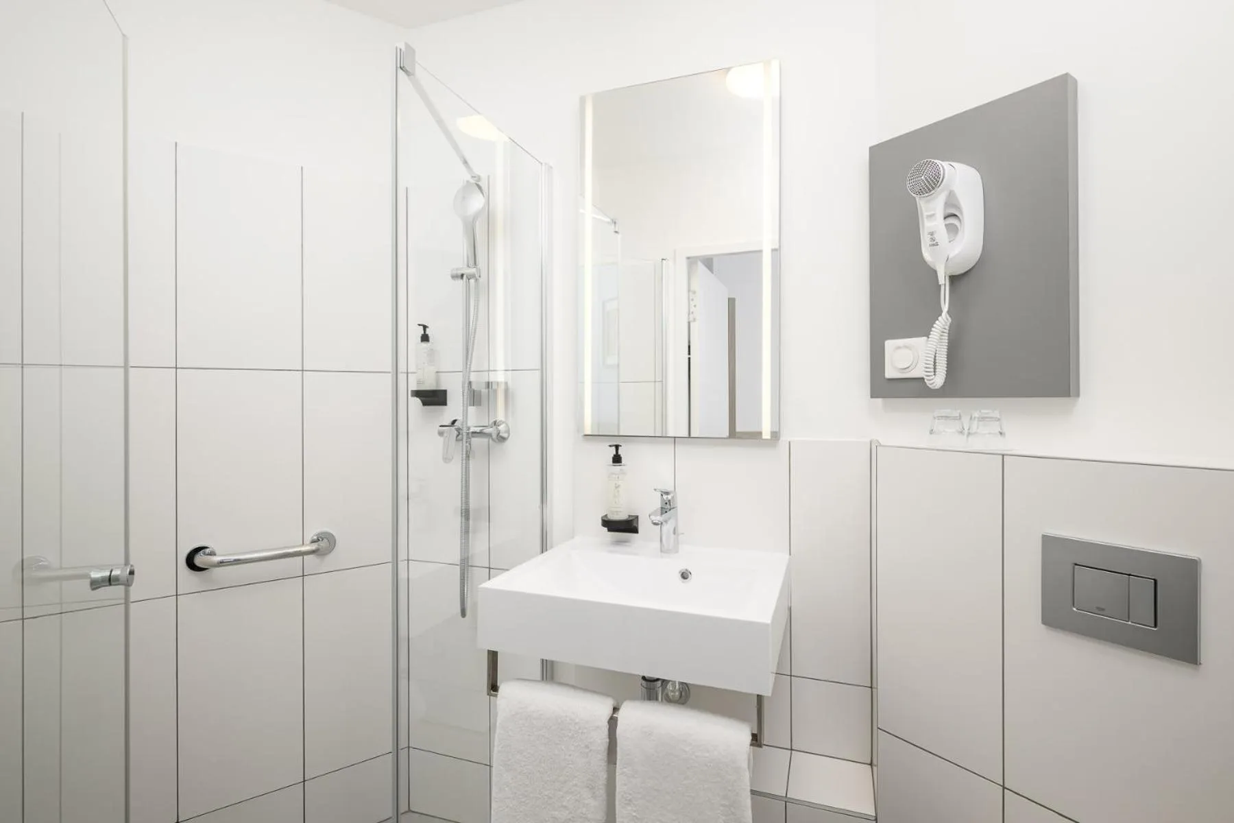 Bathroom in B&B HOTEL Kalisz Centrum