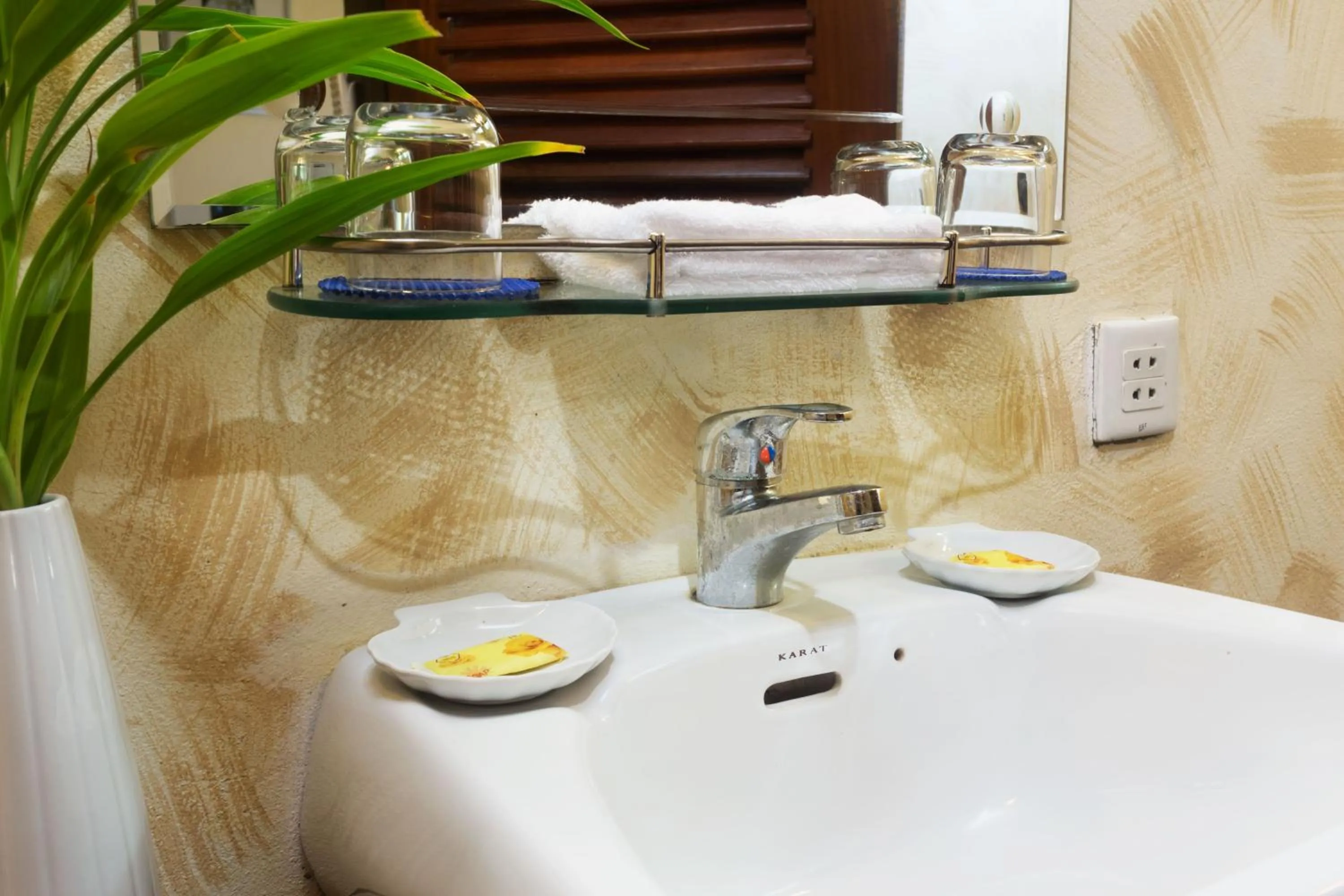 Bathroom in The Cockatoo Nature Resort & Spa