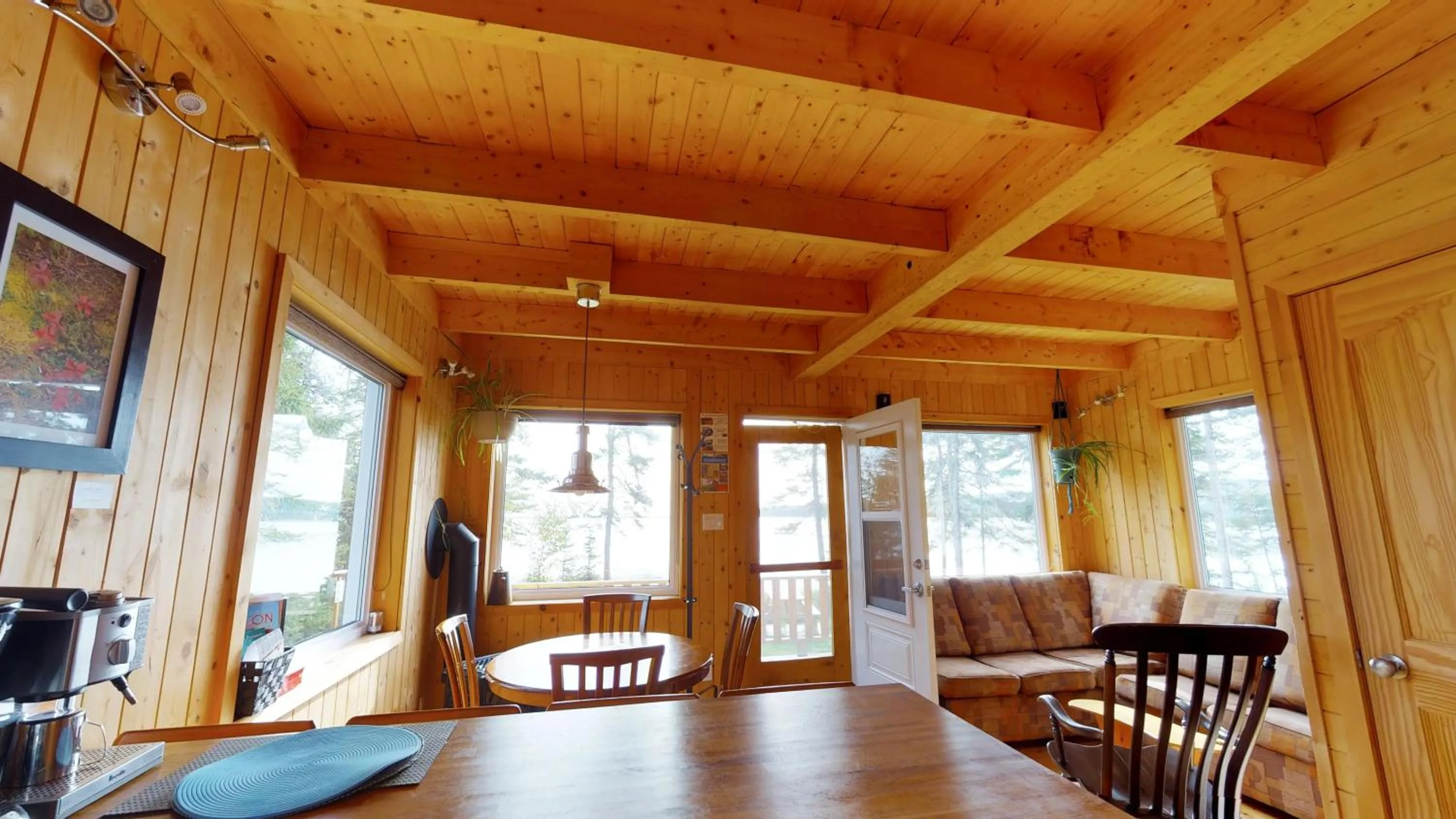 Dining area in Chalets du bout du monde