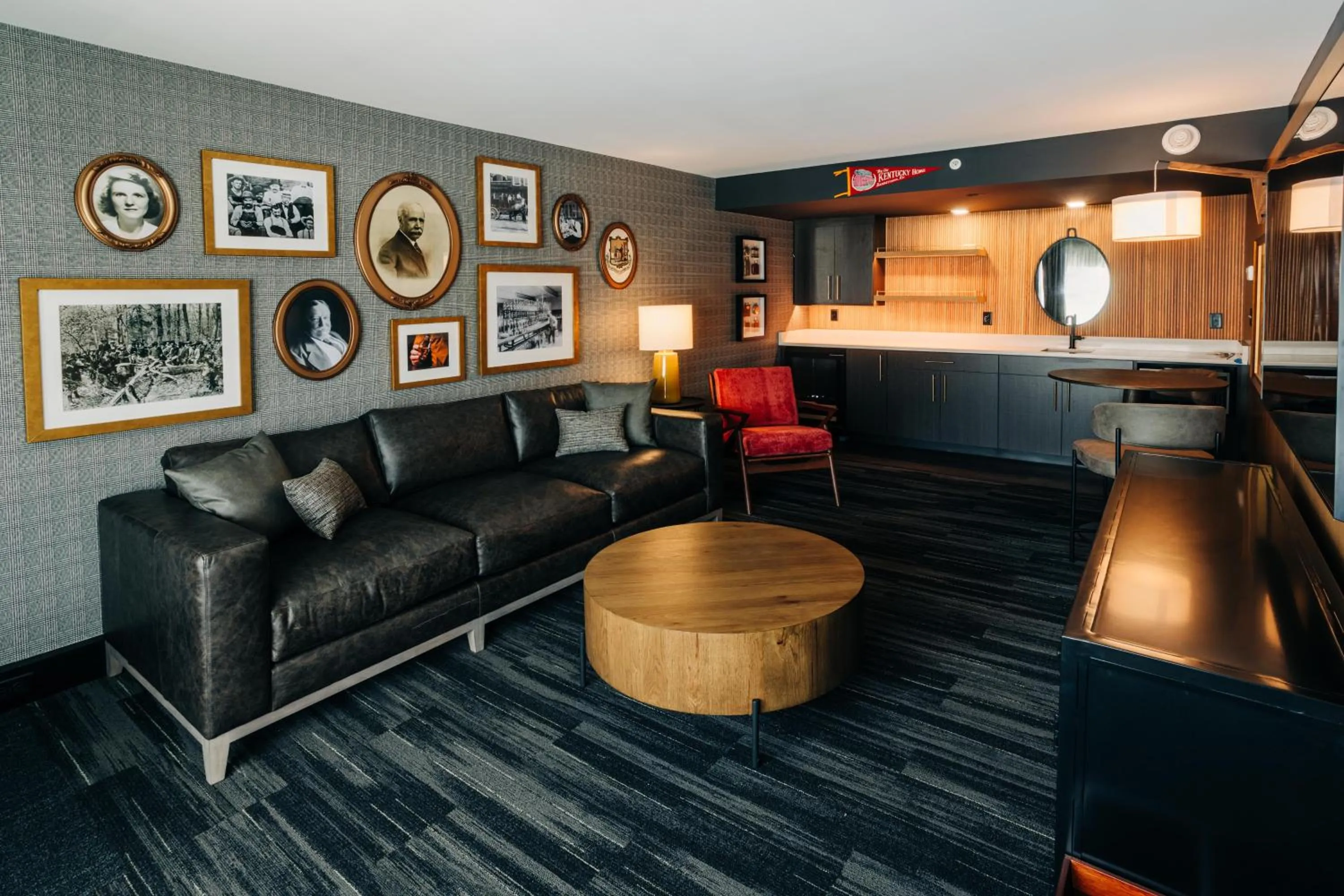 Living room in The Trail Hotel