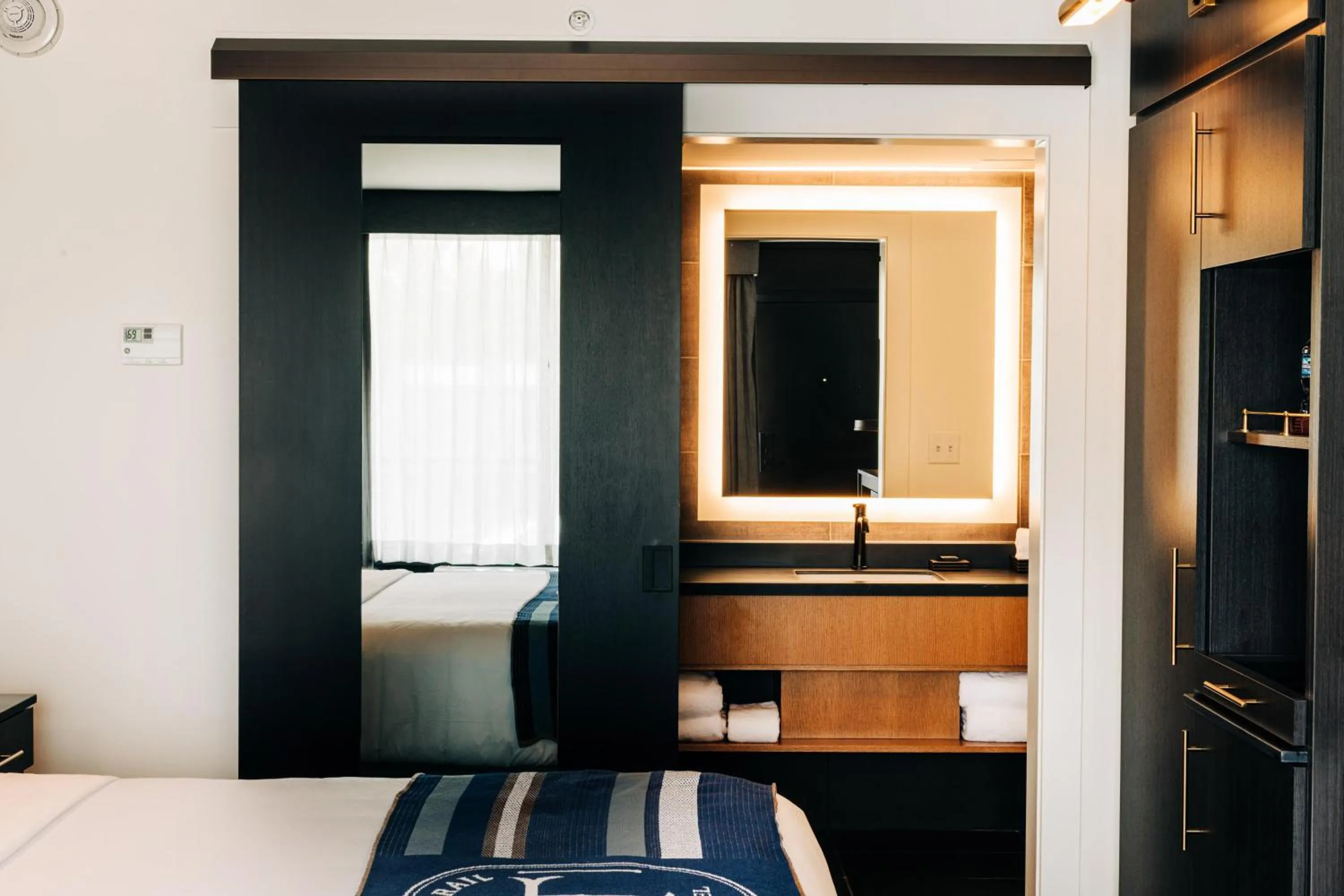 Bathroom, Bed in The Trail Hotel