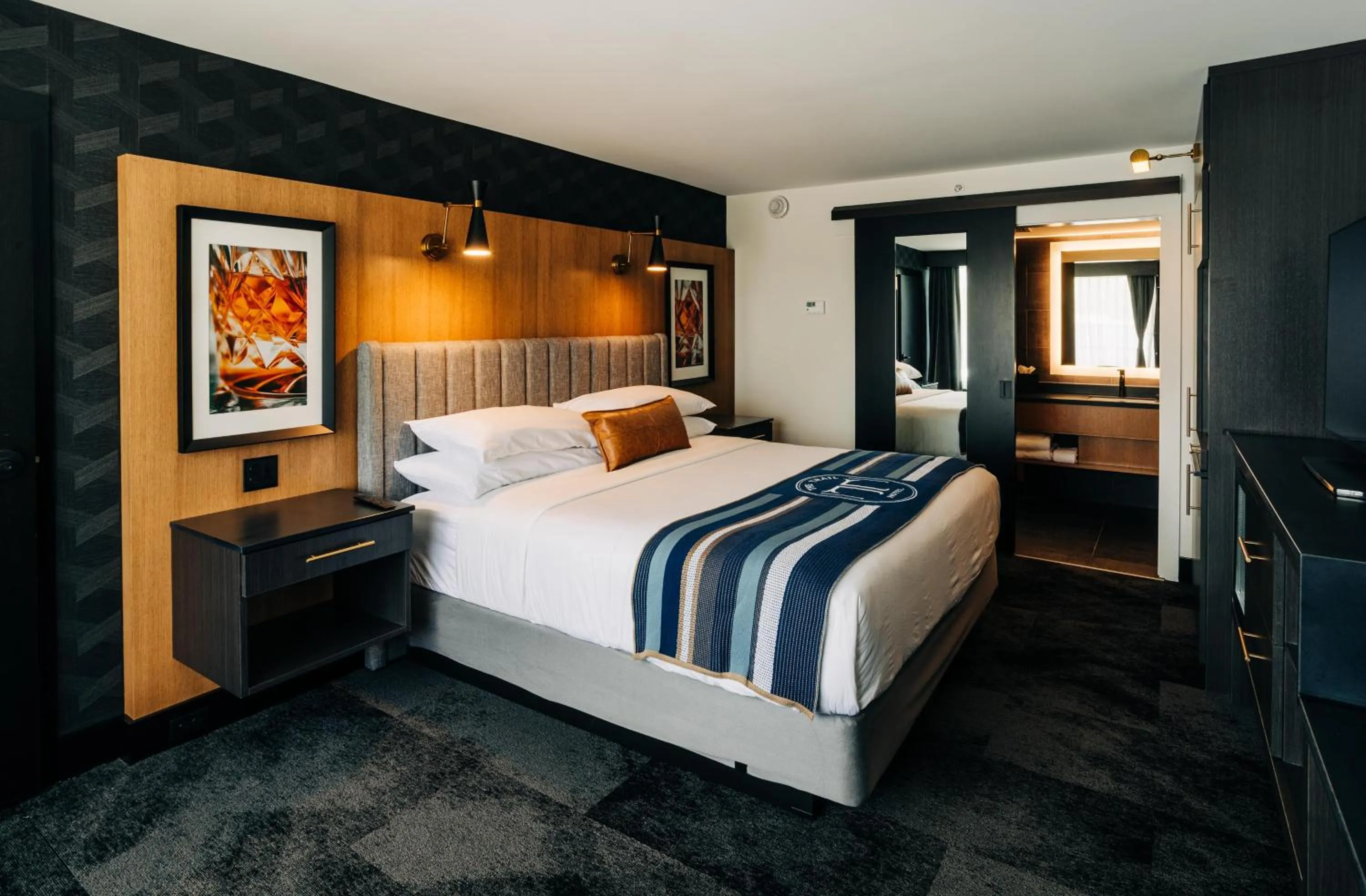 Bedroom, Bed in The Trail Hotel