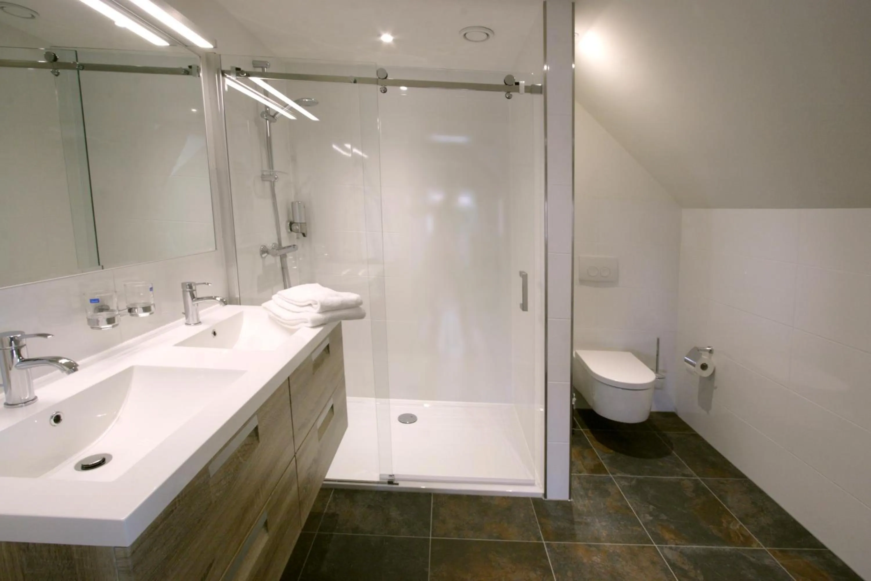 Bathroom in In de Witte Dame Hotel Bar Kitchen Apartments