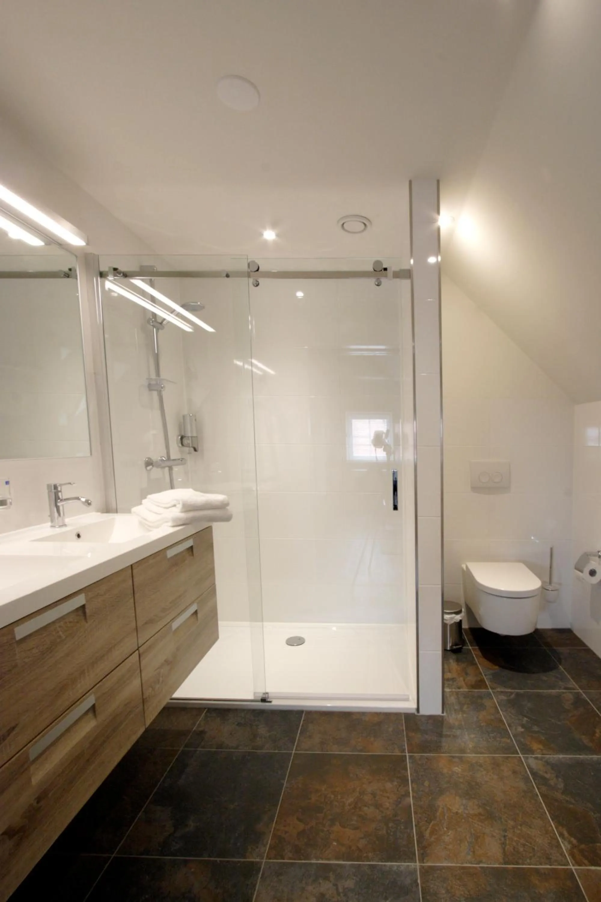 Bathroom in In de Witte Dame Hotel Bar Kitchen Apartments