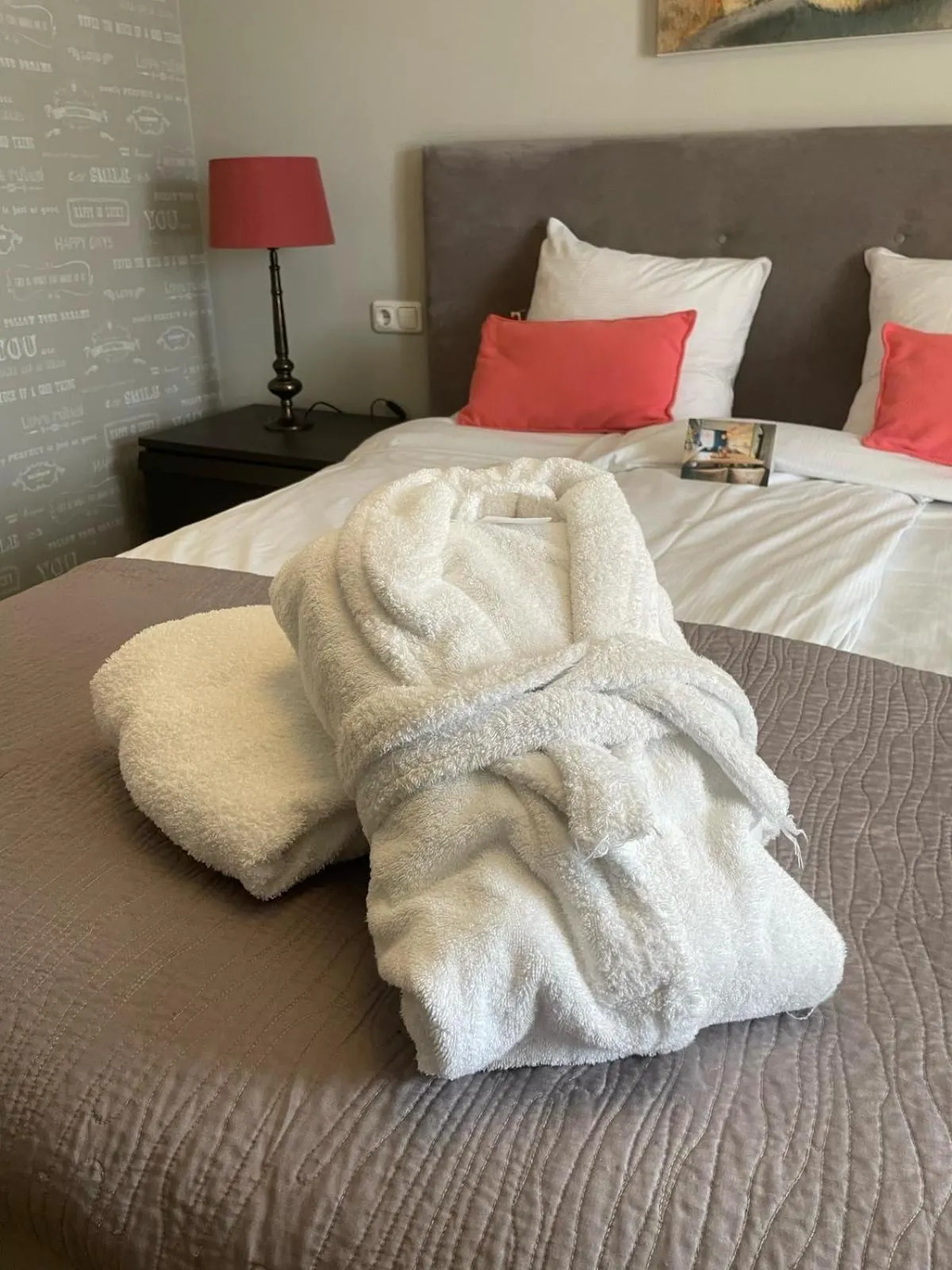 Bed in In de Witte Dame Hotel Bar Kitchen Apartments