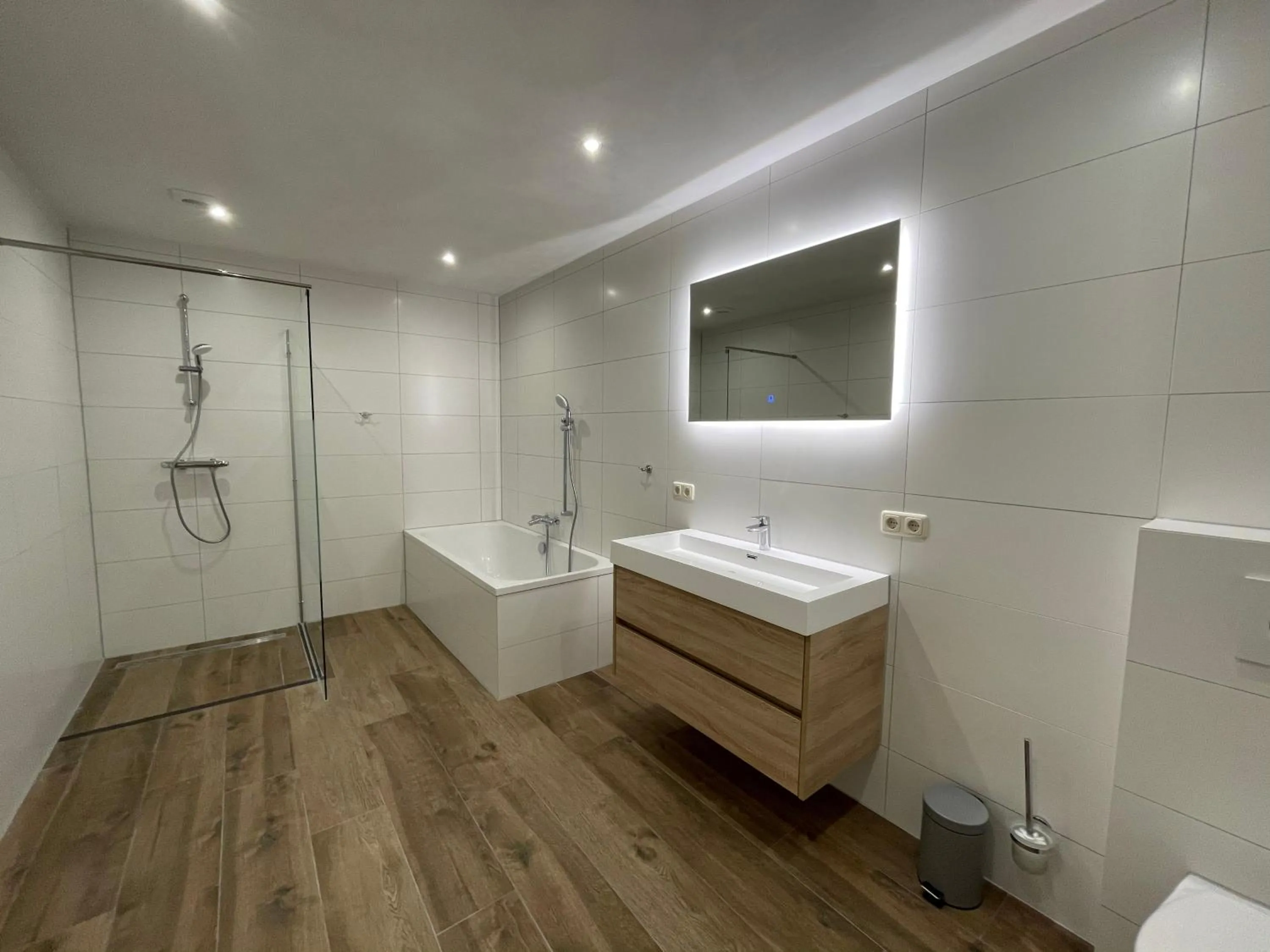 Bathroom in In de Witte Dame Hotel Bar Kitchen Apartments