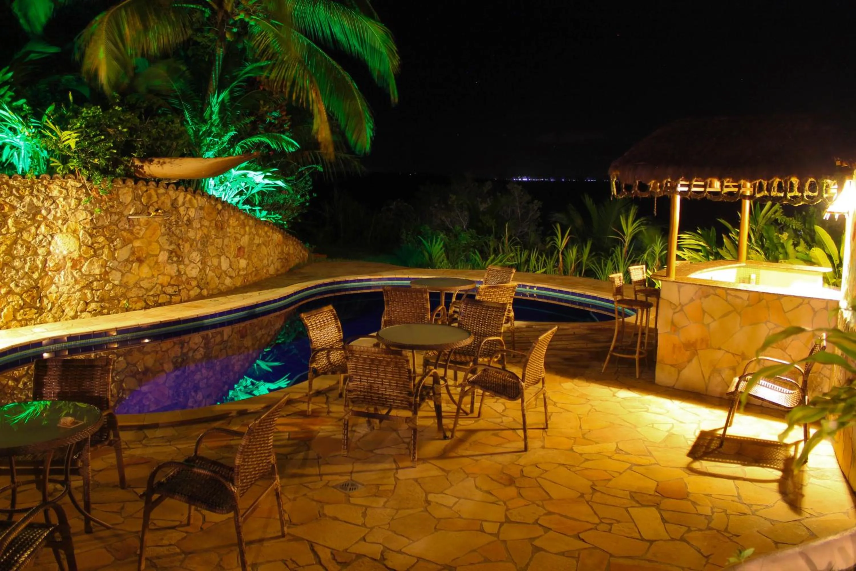 Restaurant/places to eat in Pousada Colibri