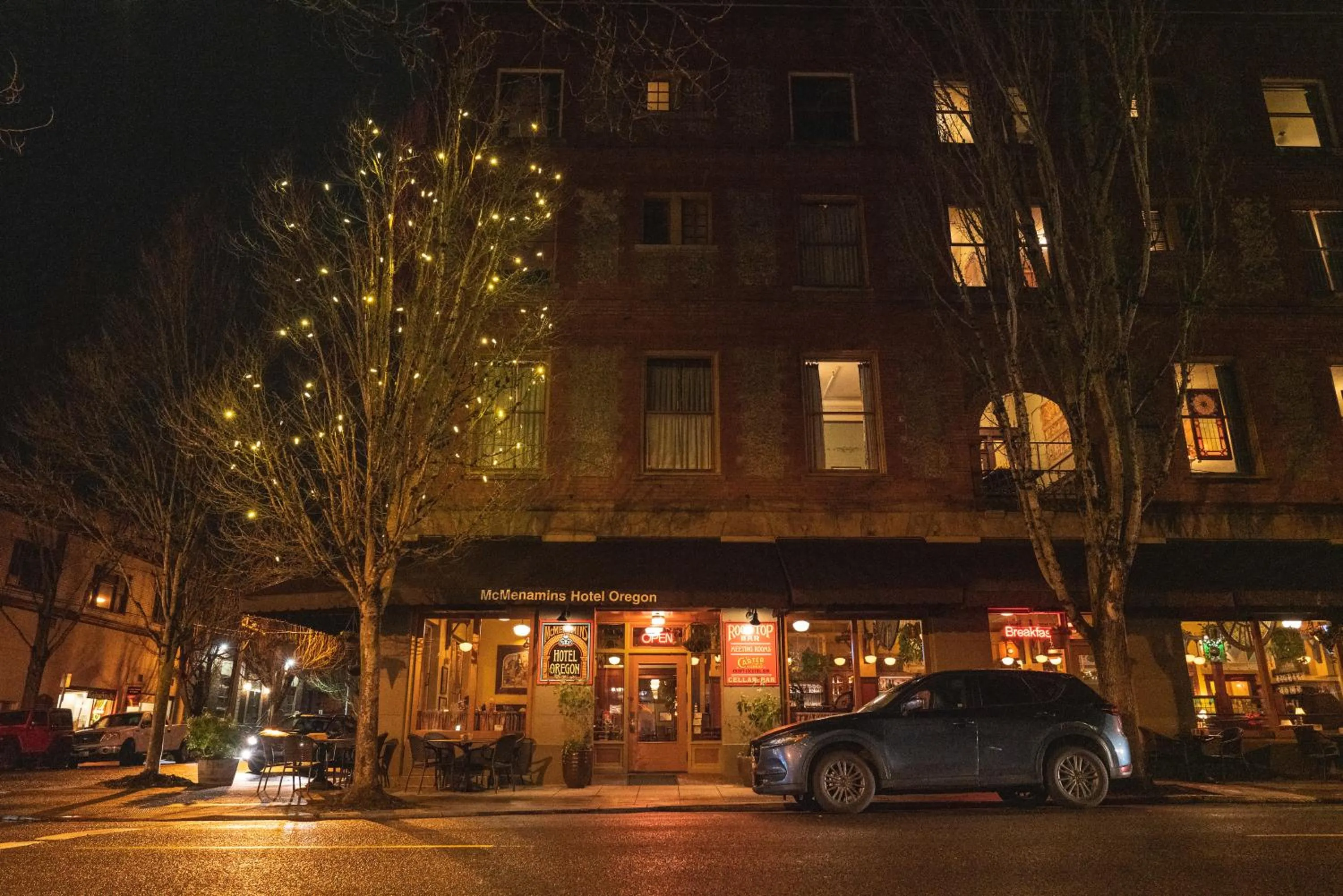 Night in McMenamins Hotel Oregon