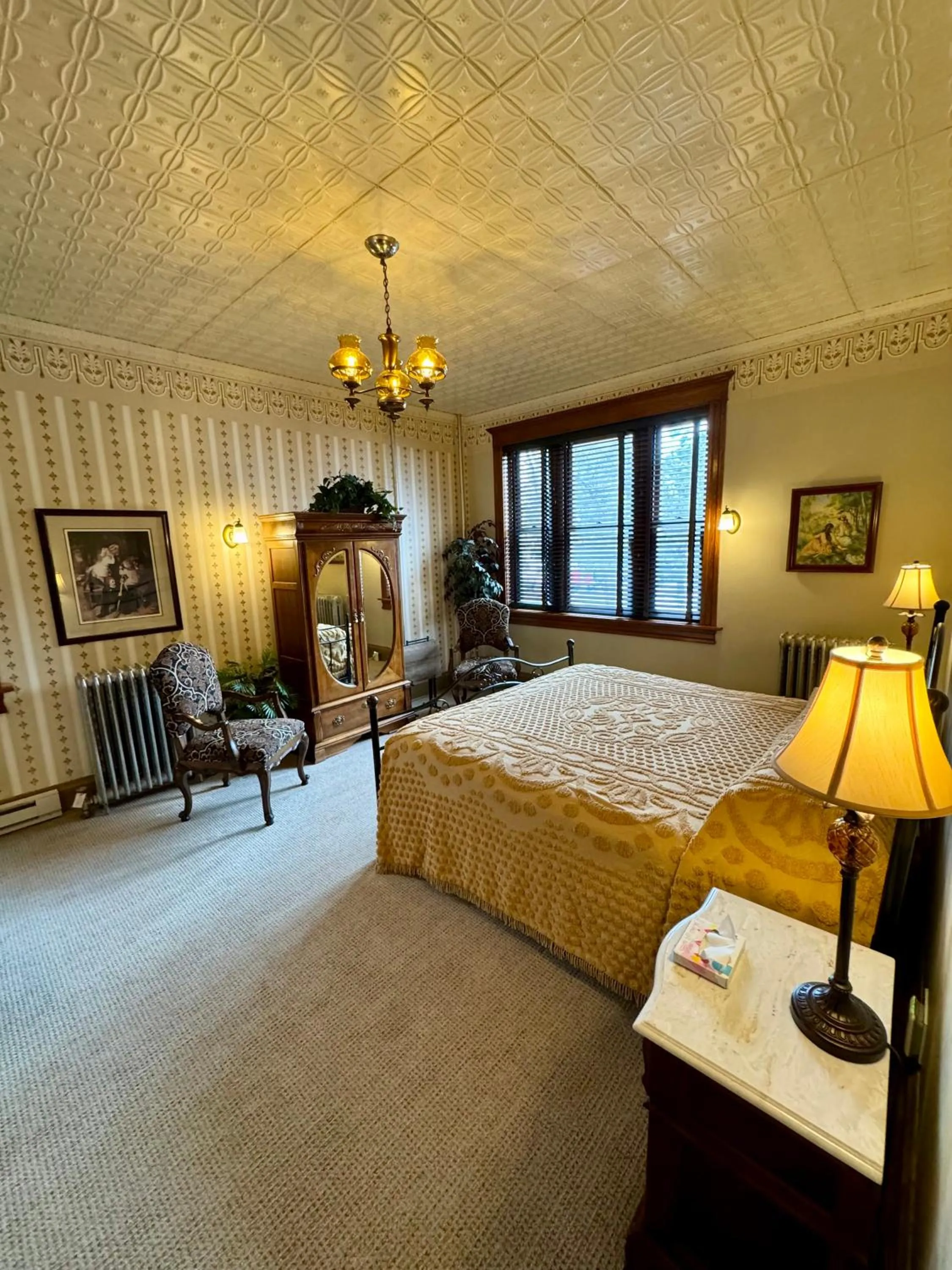 Bed in Cripple Creek Hospitality House