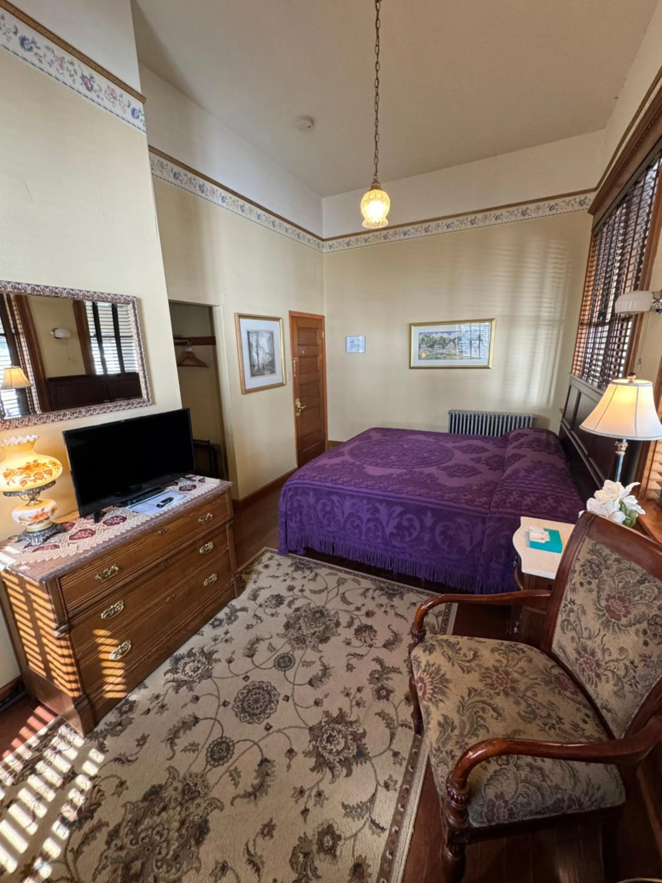 Bed in Cripple Creek Hospitality House