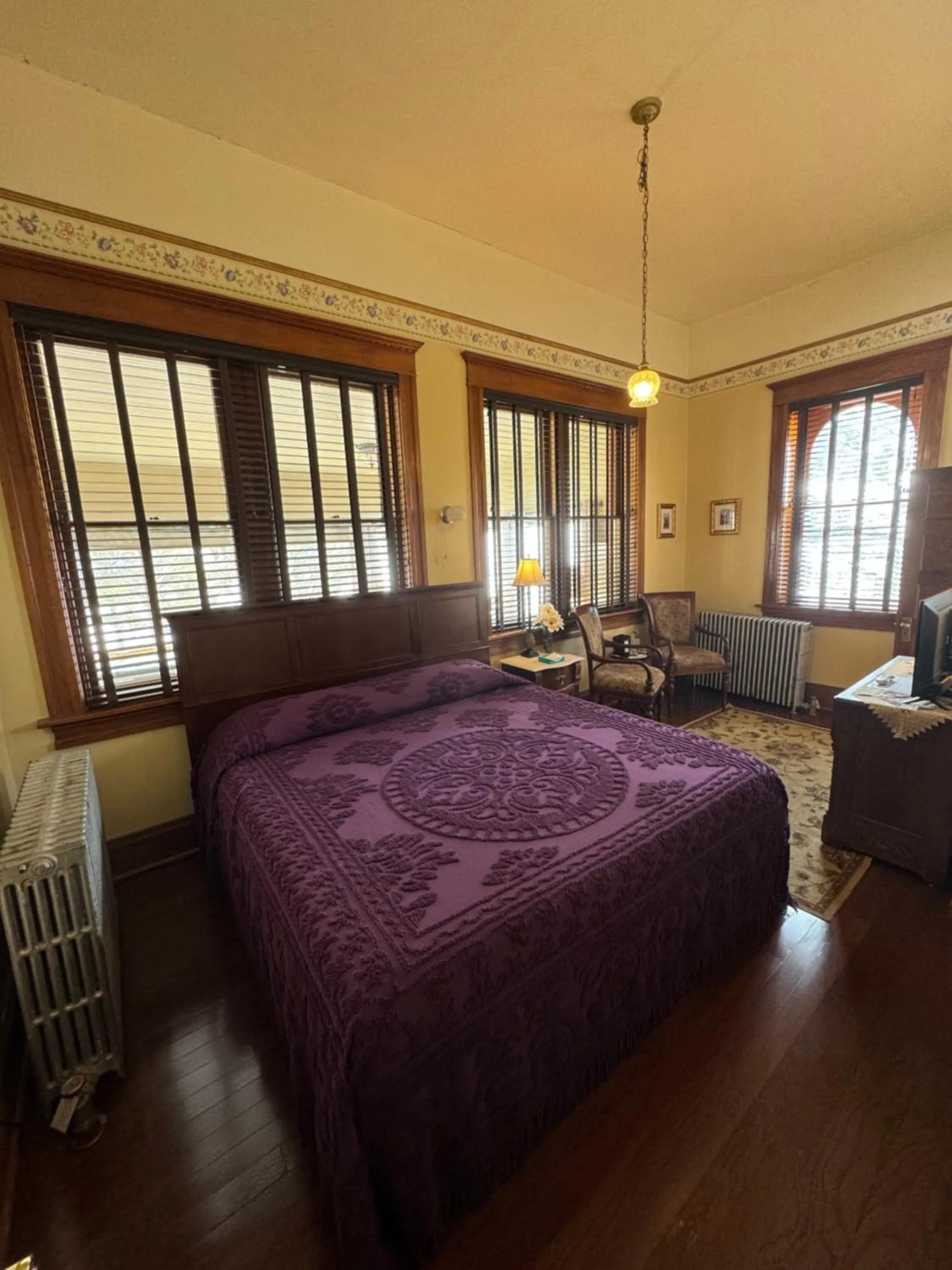 Bed in Cripple Creek Hospitality House