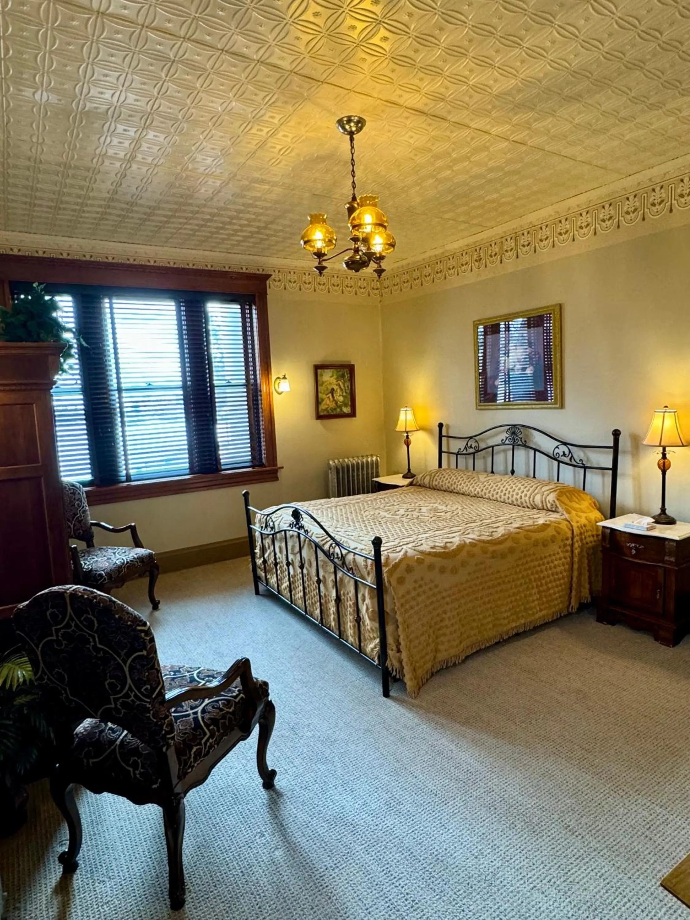 Bed in Cripple Creek Hospitality House