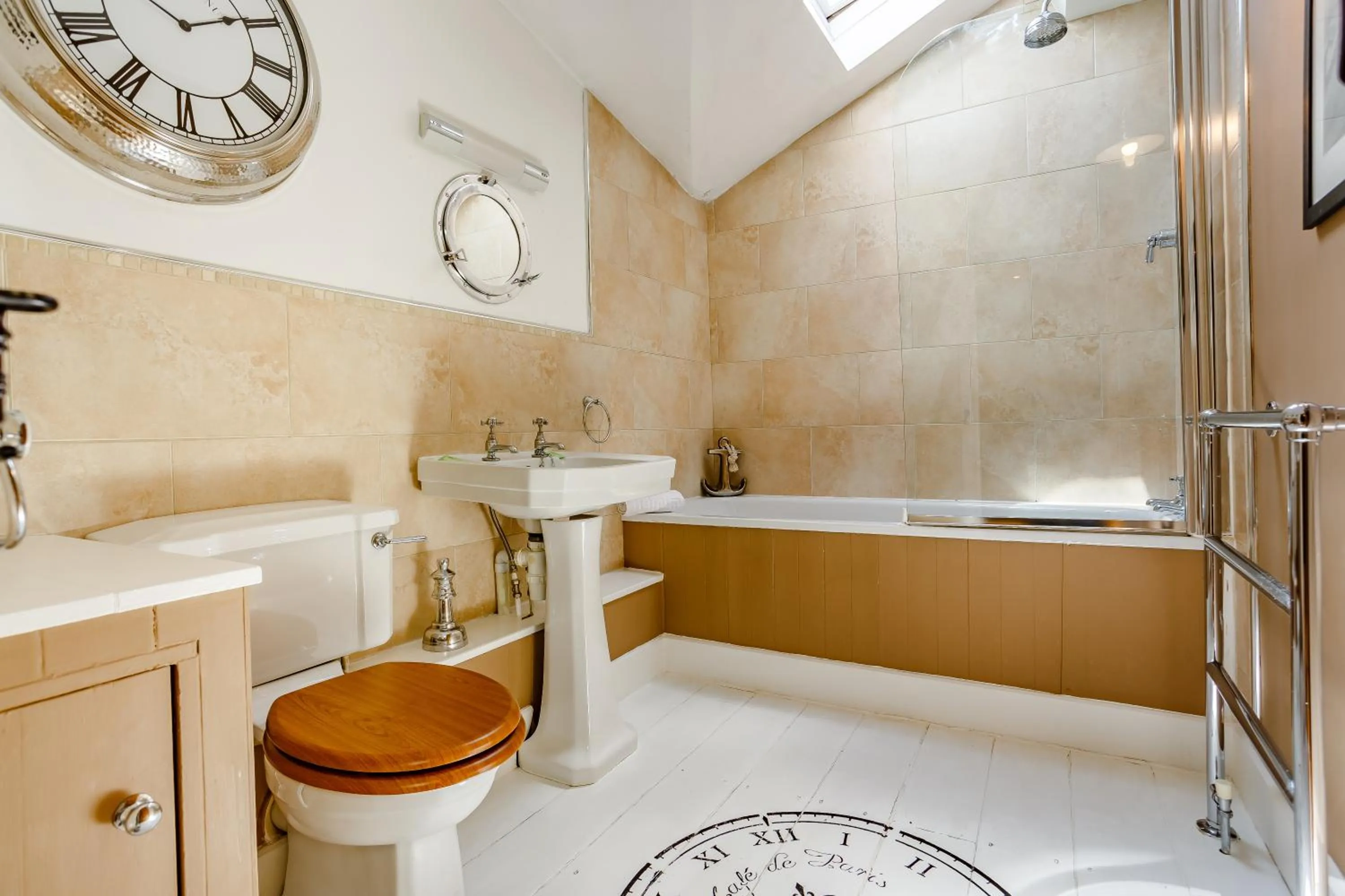 Bathroom in Broadrock Accommodation - Clock Cottage