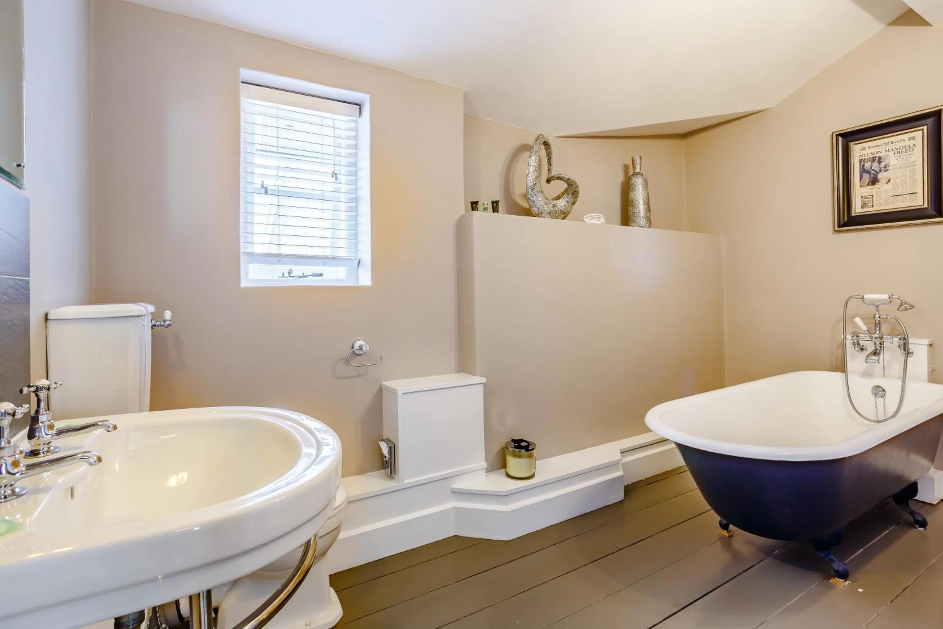 Bathroom in Broadrock Accommodation - Clock Cottage