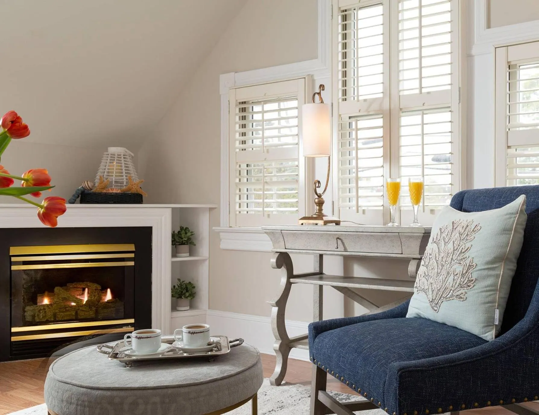 Seating area in White Doe Inn Bed & Breakfast