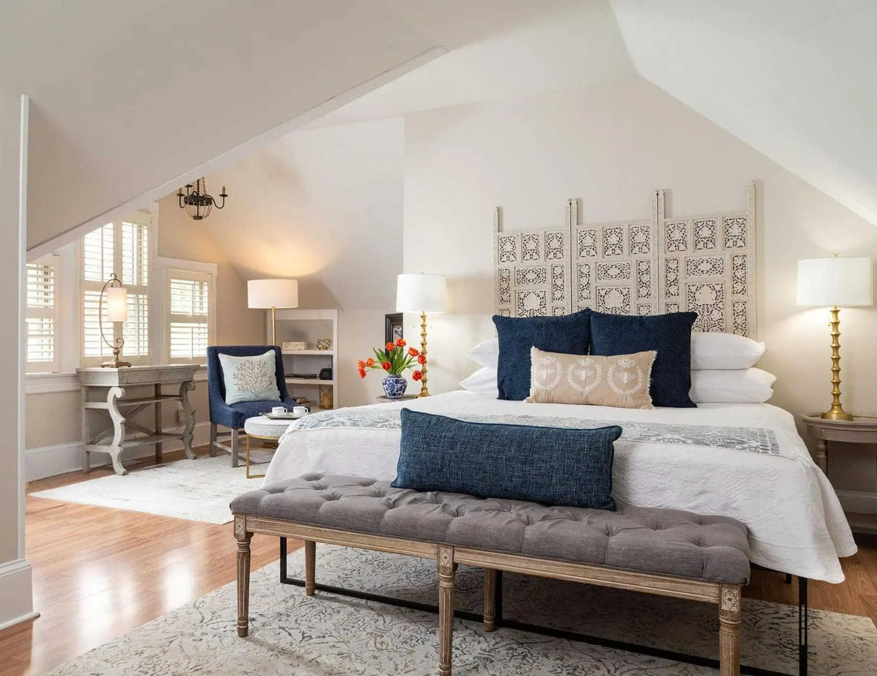 Photo of the whole room, Bed in White Doe Inn Bed & Breakfast