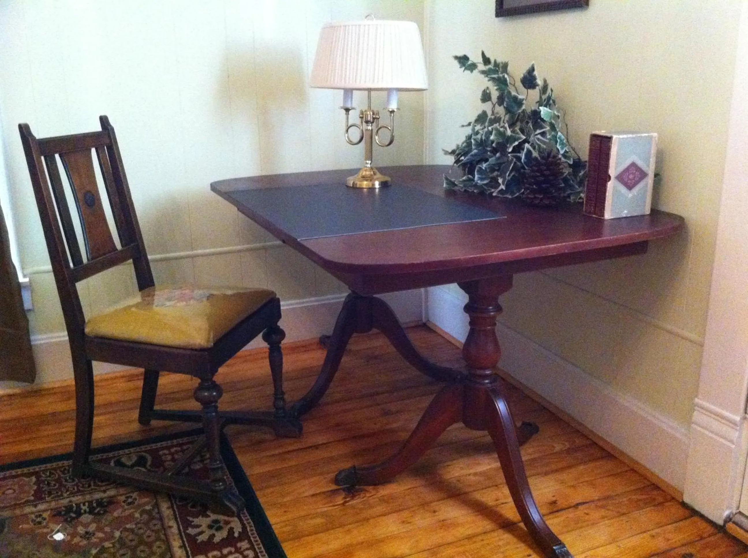 Seating area in Brooks House Suites