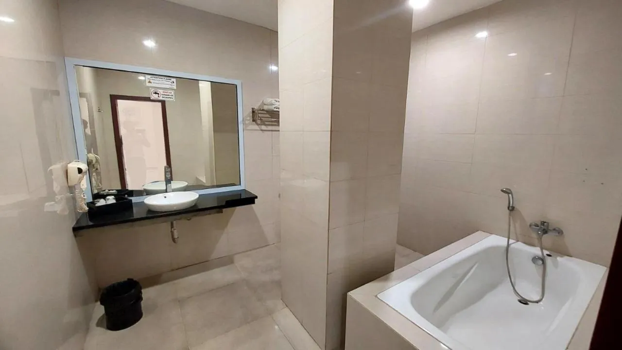 Bathroom in New Hollywood hotel