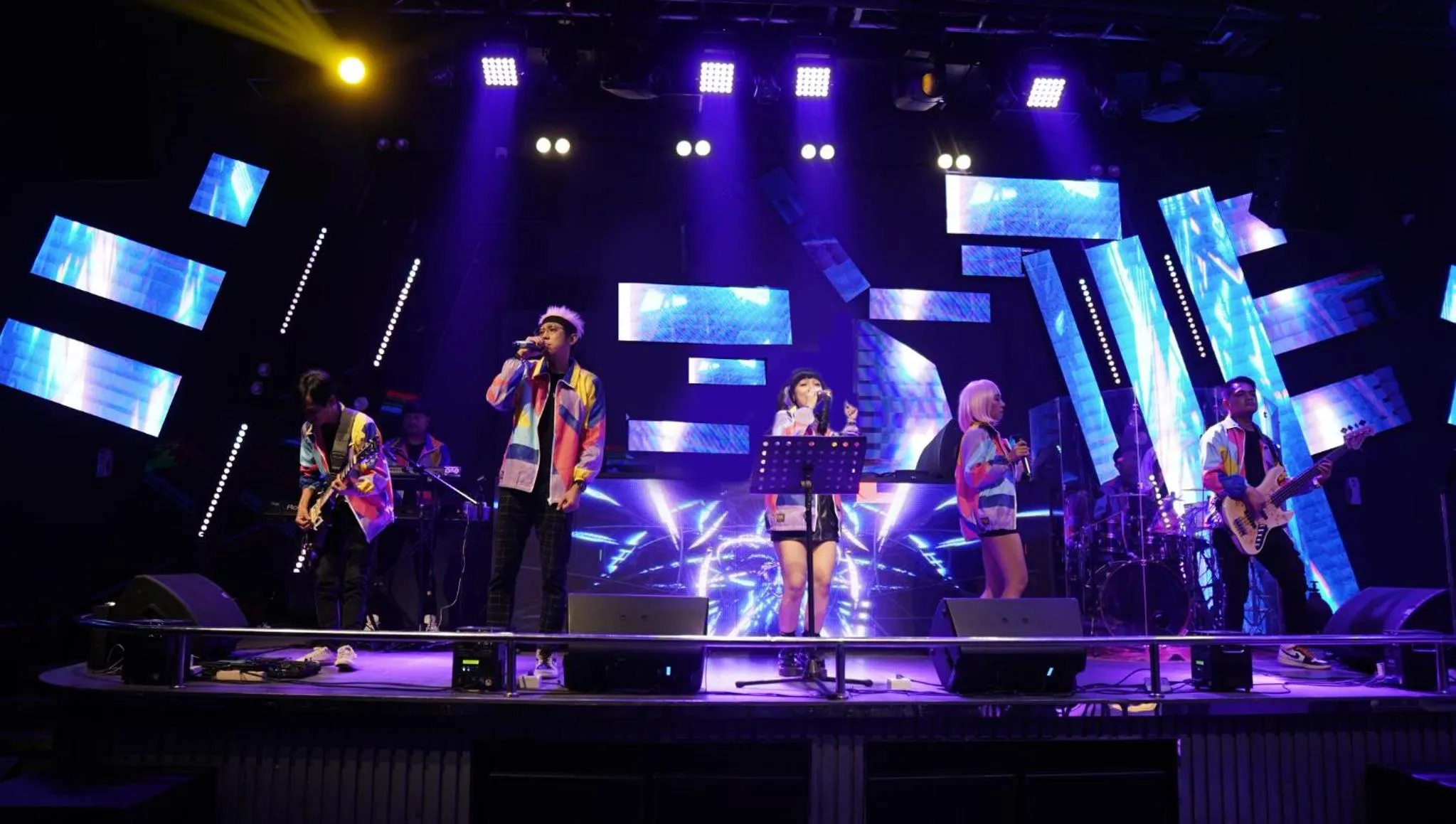 Evening entertainment in New Hollywood hotel