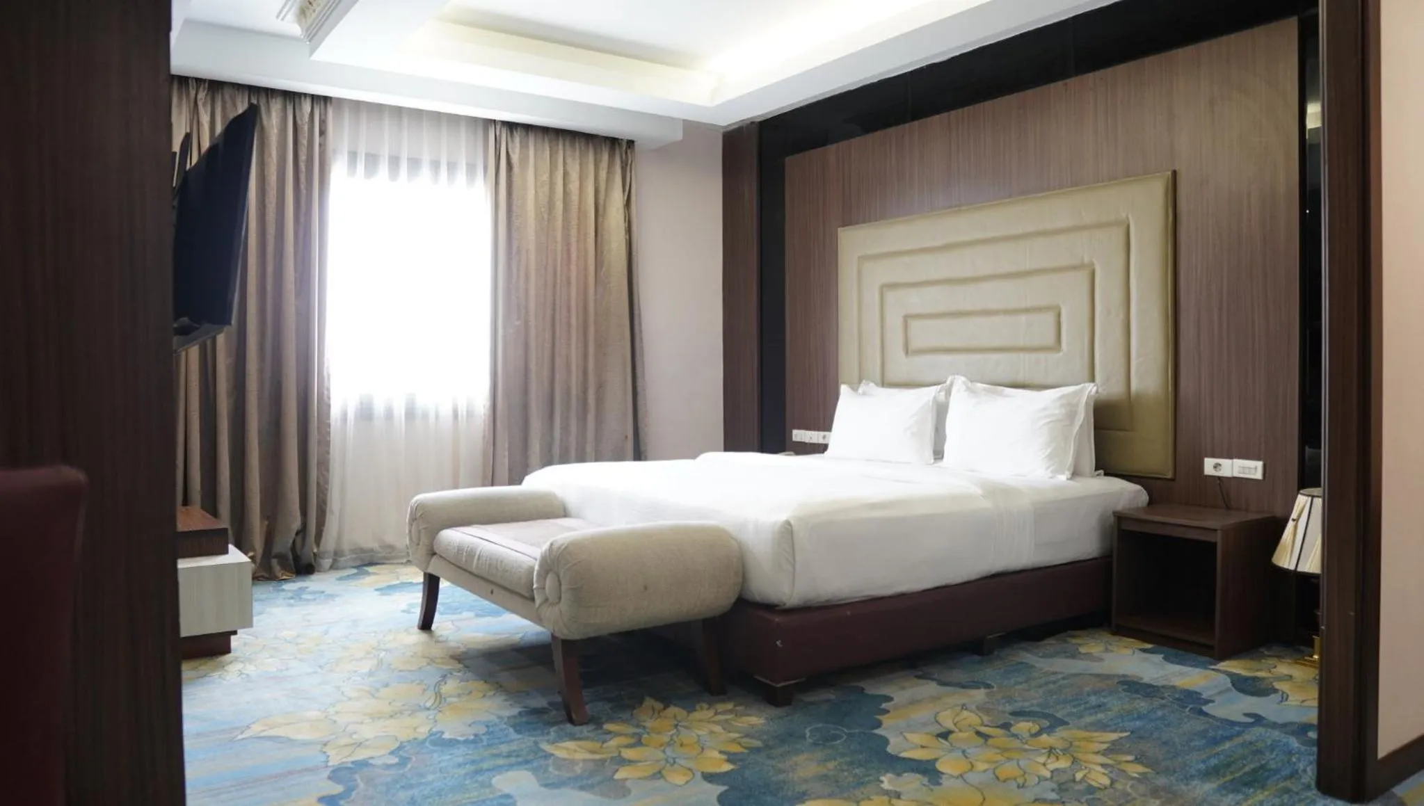 Bedroom in New Hollywood hotel