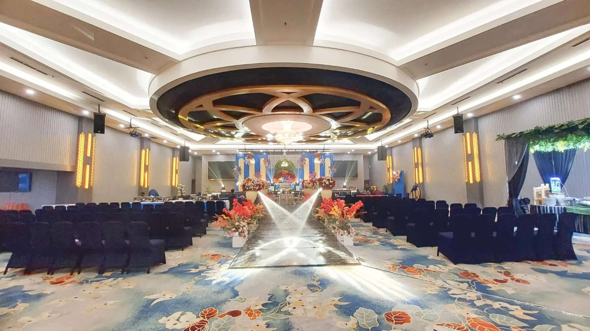 Meeting/conference room in New Hollywood hotel