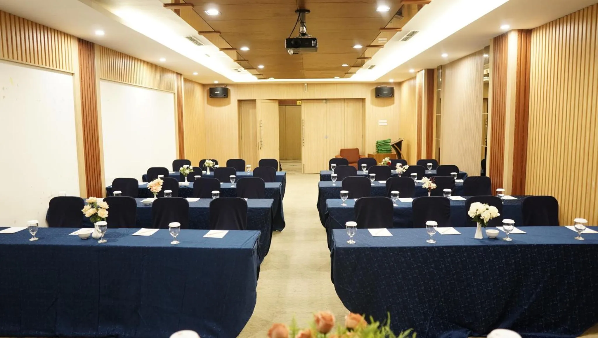 Meeting/conference room in New Hollywood hotel