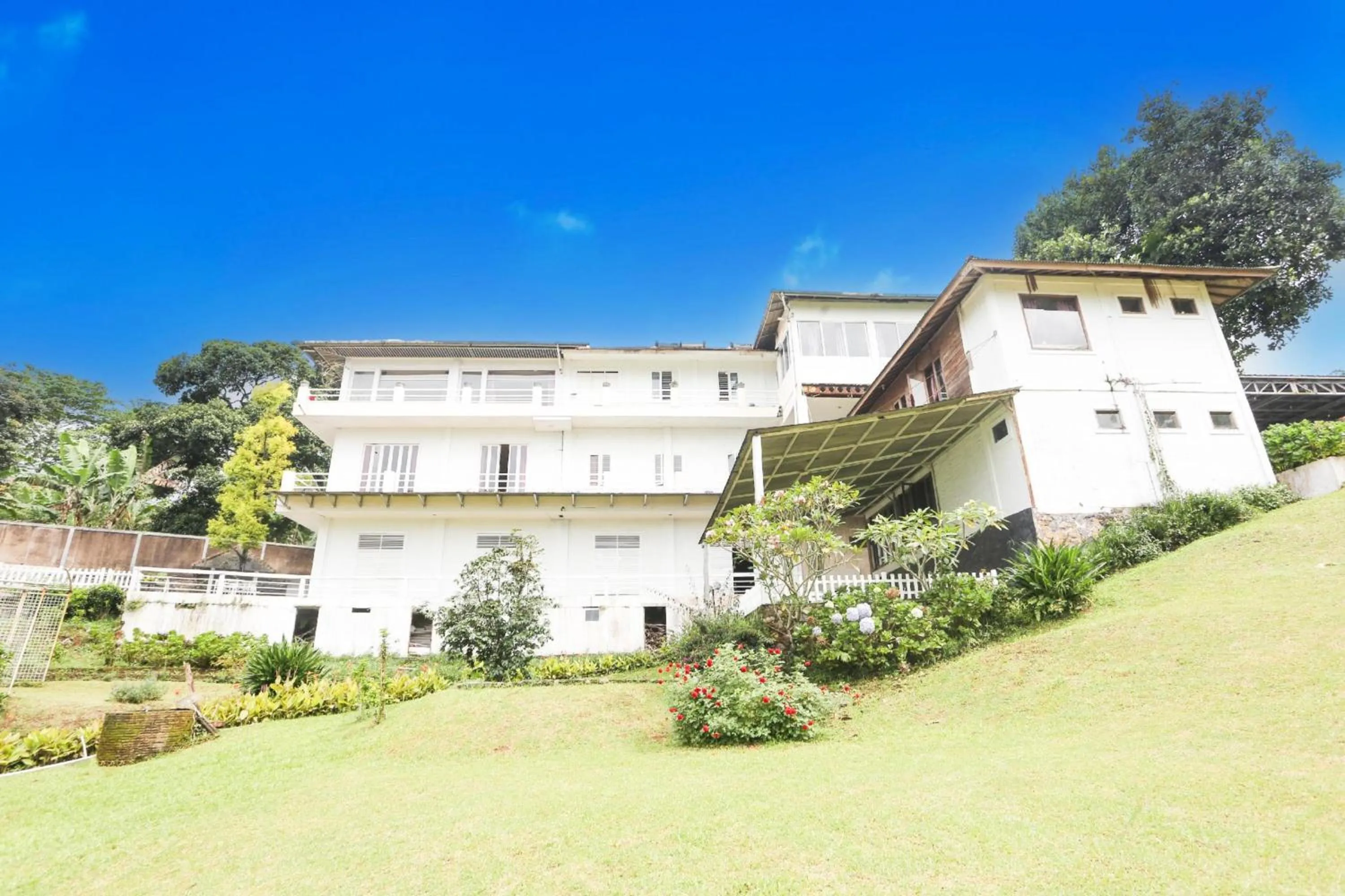 Facade/entrance in Collection O Bogor Puncak Near Gunung Mas Formerly Villa Bunga Bunga